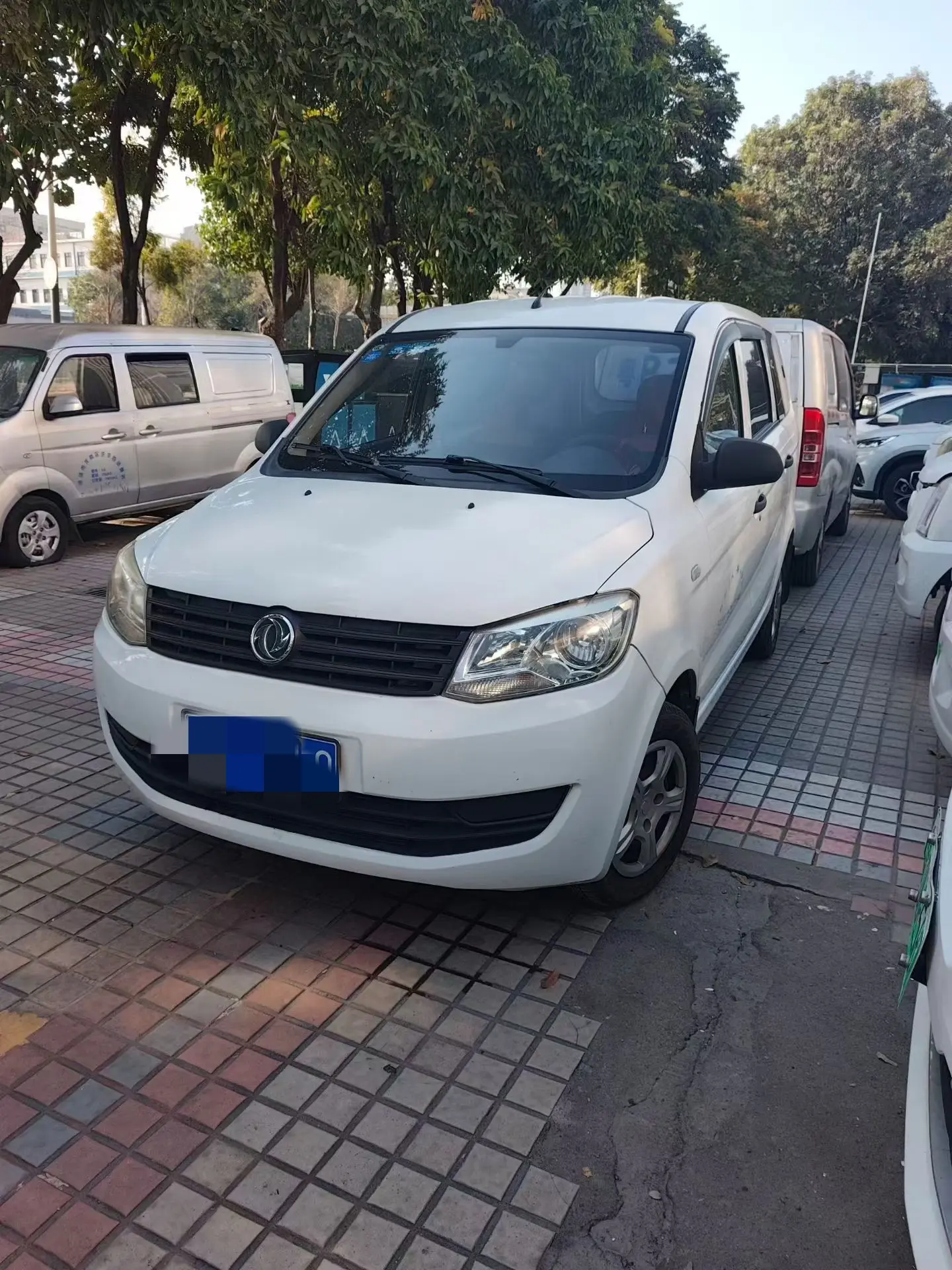 Dongfeng Fengon 330  из Китая