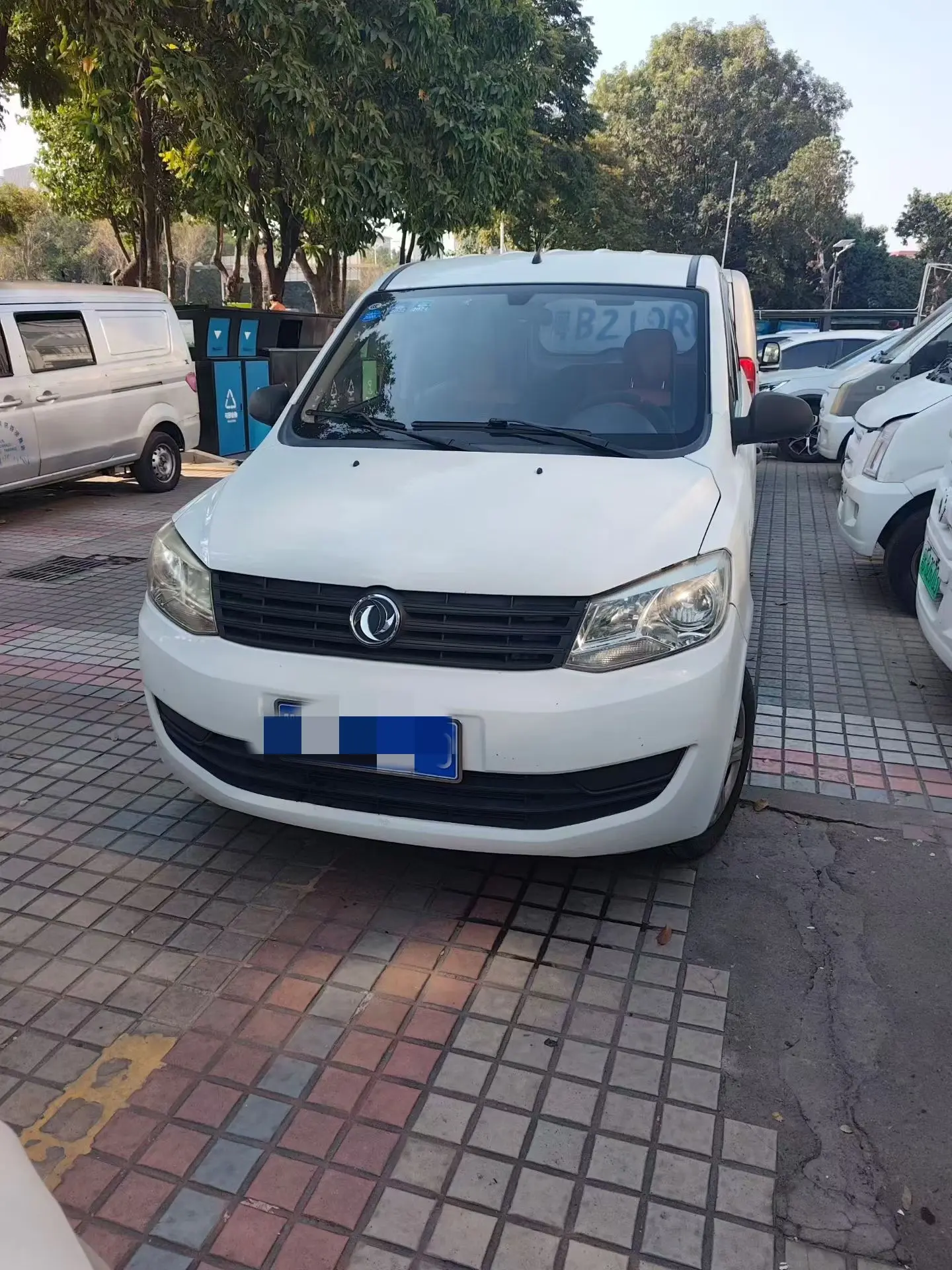 Dongfeng Fengon 330  из Китая
