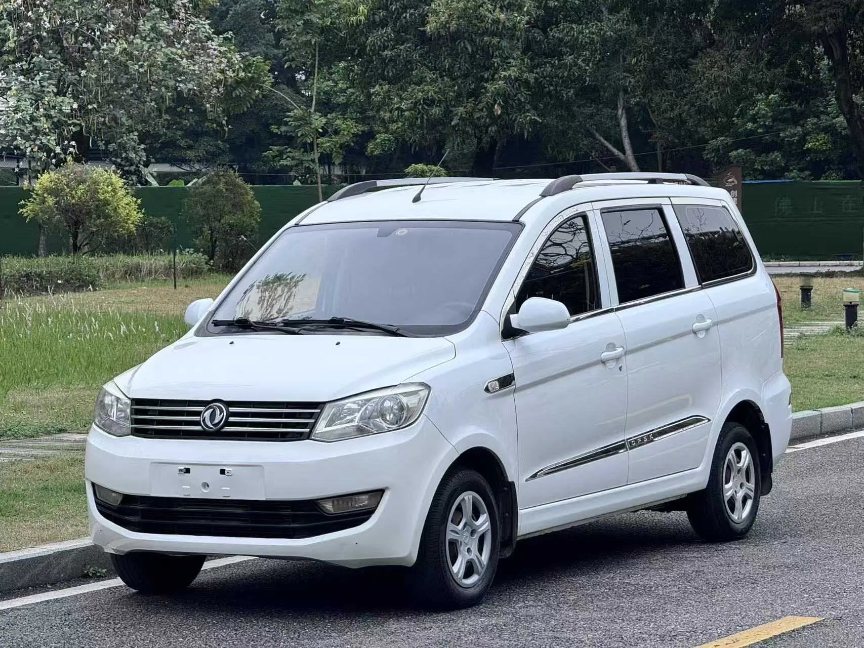 Dongfeng Fengon 330  из Китая