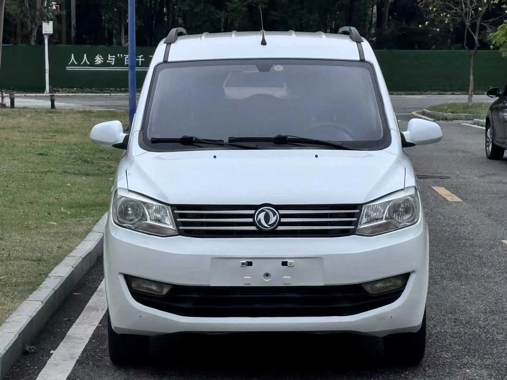 Dongfeng Fengon 330  из Китая