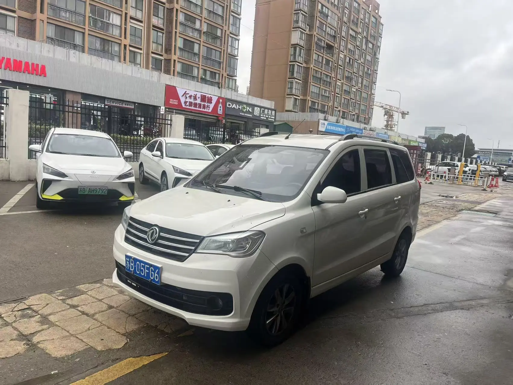 Dongfeng Fengon 330  из Китая