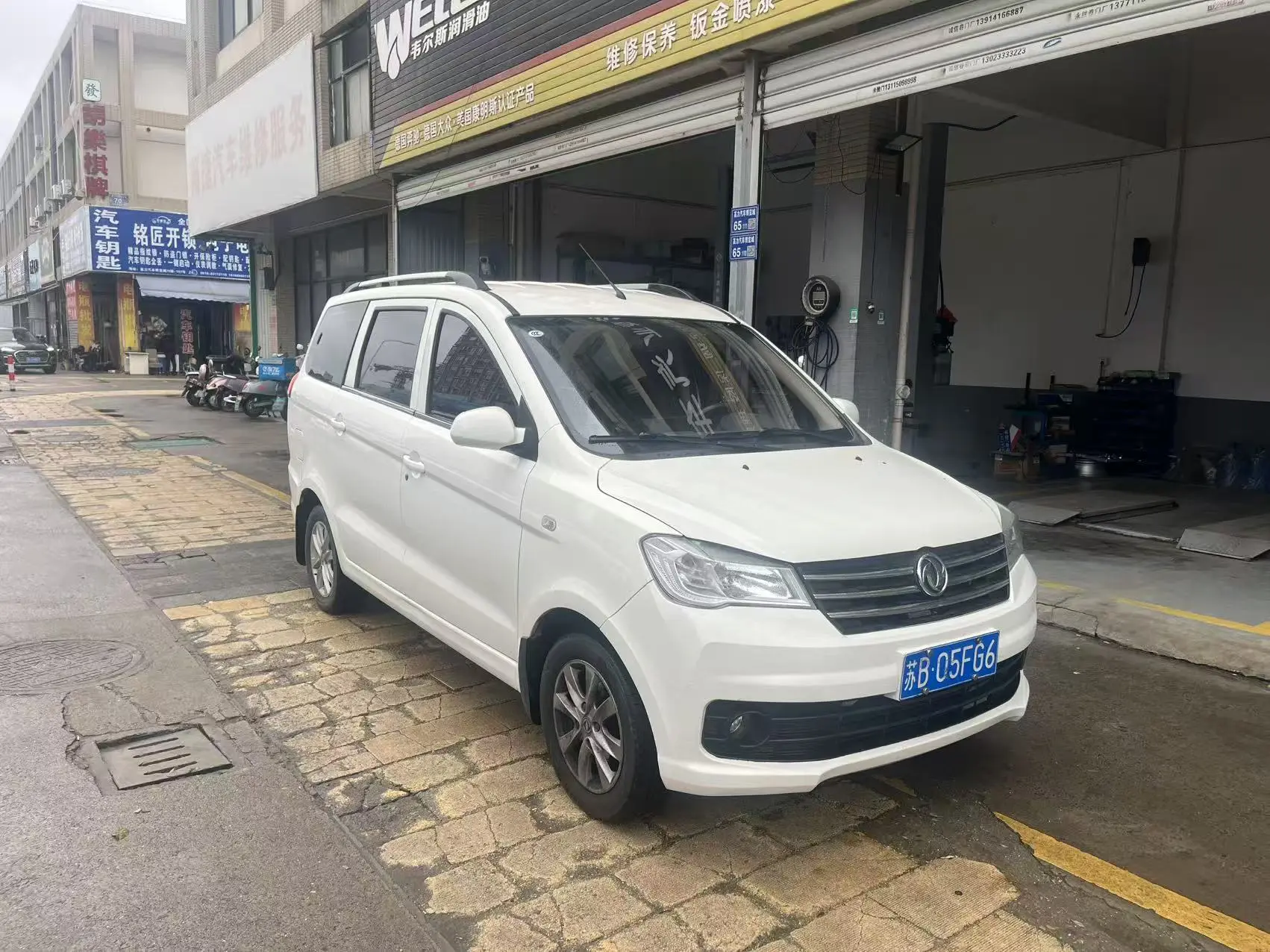 Dongfeng Fengon 330  из Китая