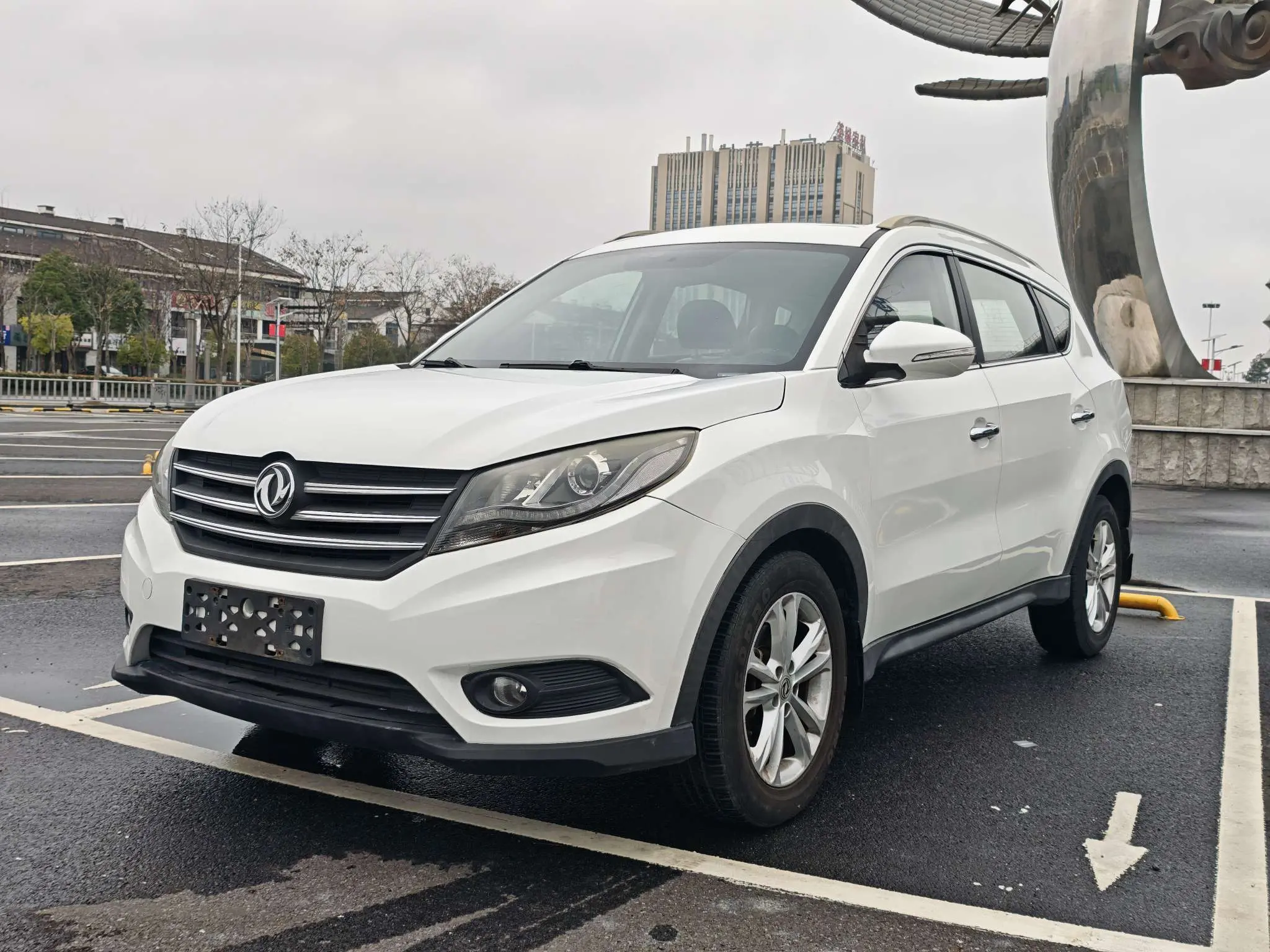 Dongfeng Fengon 580  из Китая