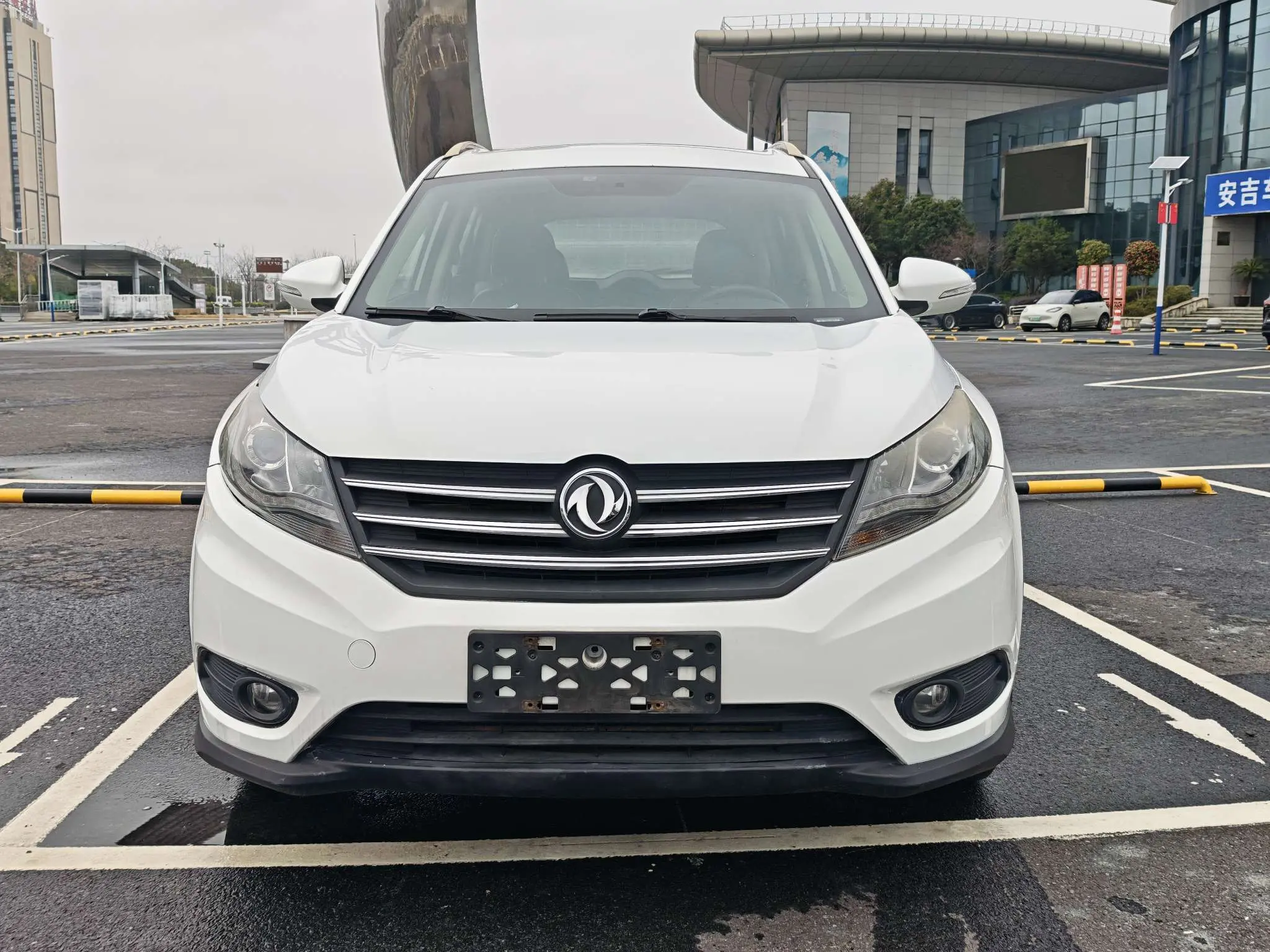 Dongfeng Fengon 580  из Китая