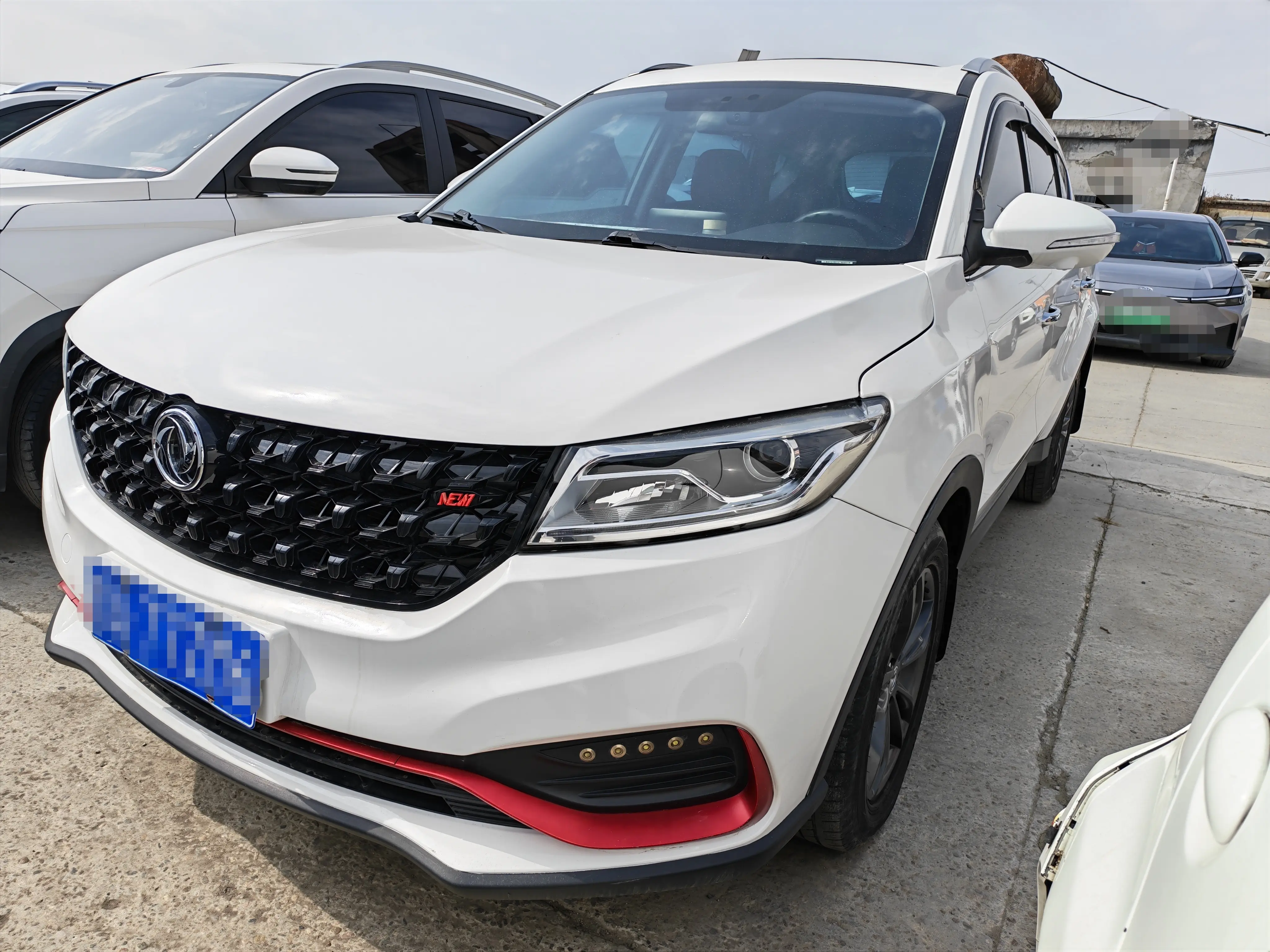 Dongfeng Fengon 580  из Китая