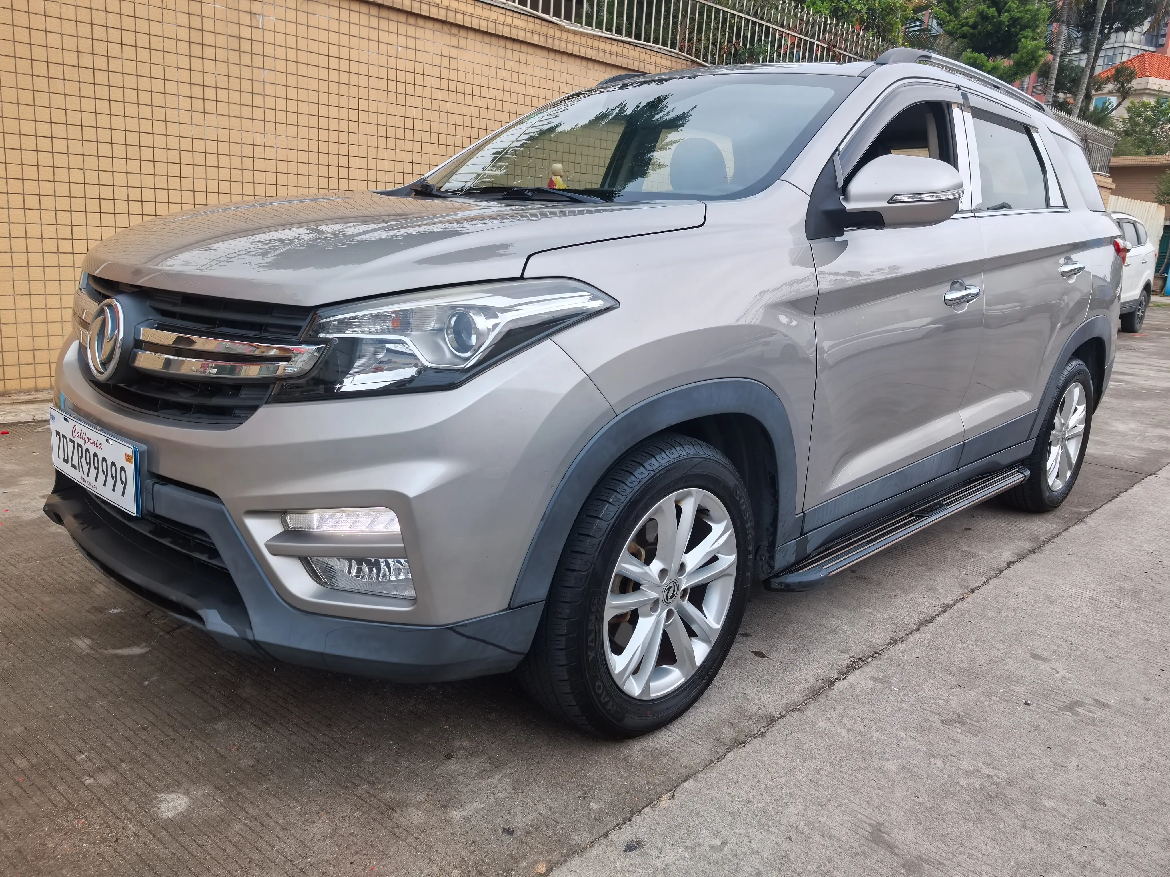 Dongfeng Scenery S560  из Китая