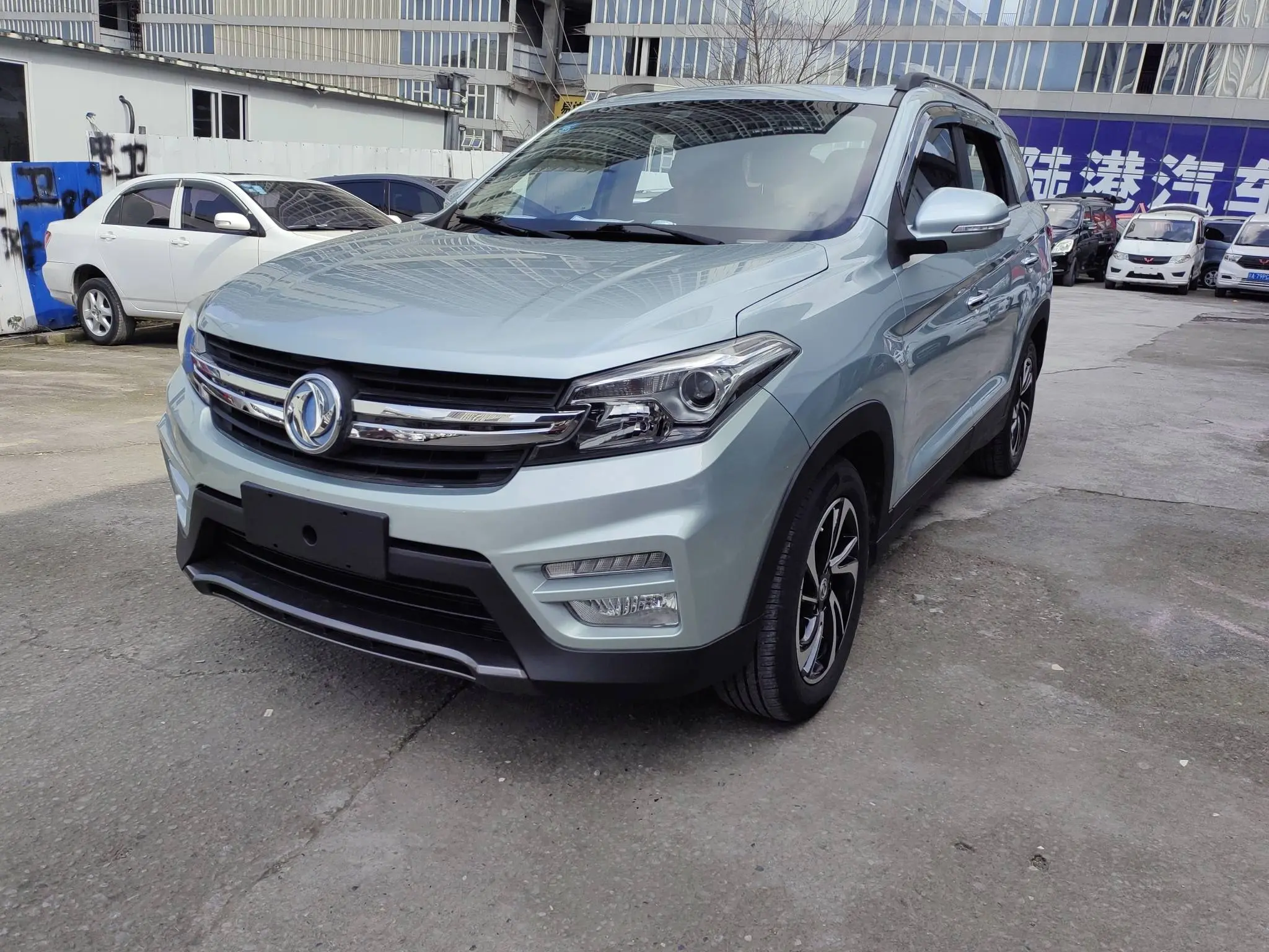 Dongfeng Scenery S560  из Китая