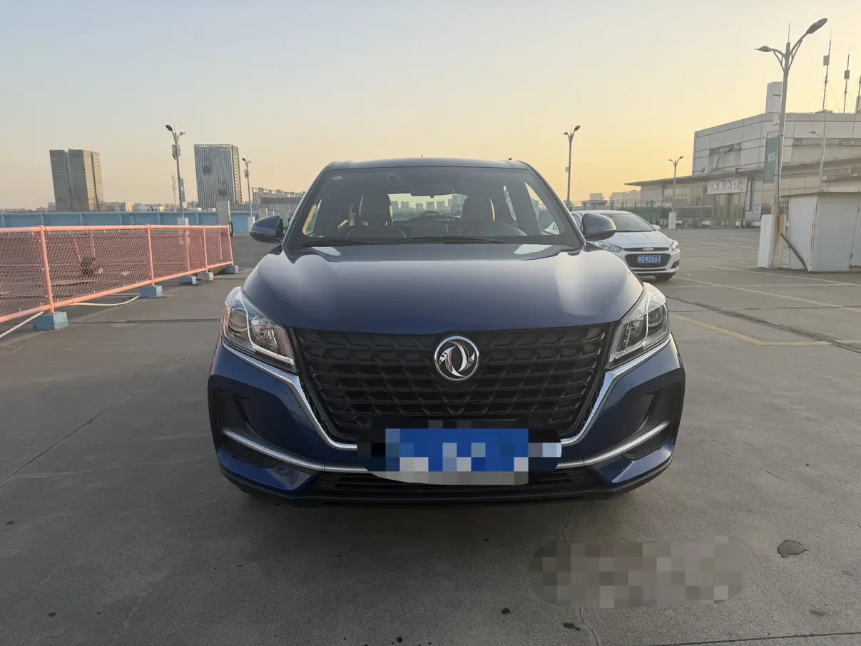 Dongfeng Fengon 500  из Китая