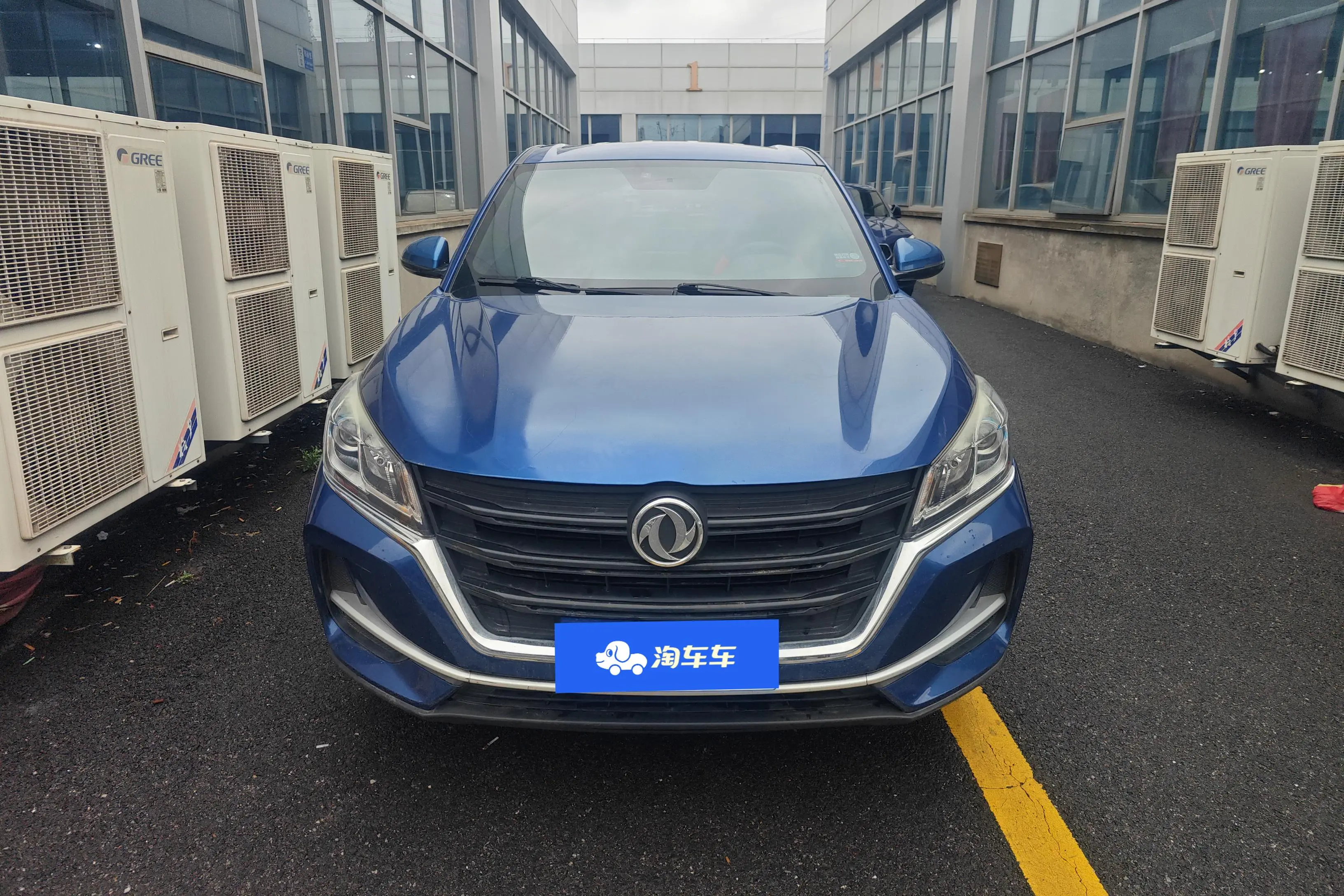 Dongfeng Fengon 500  из Китая