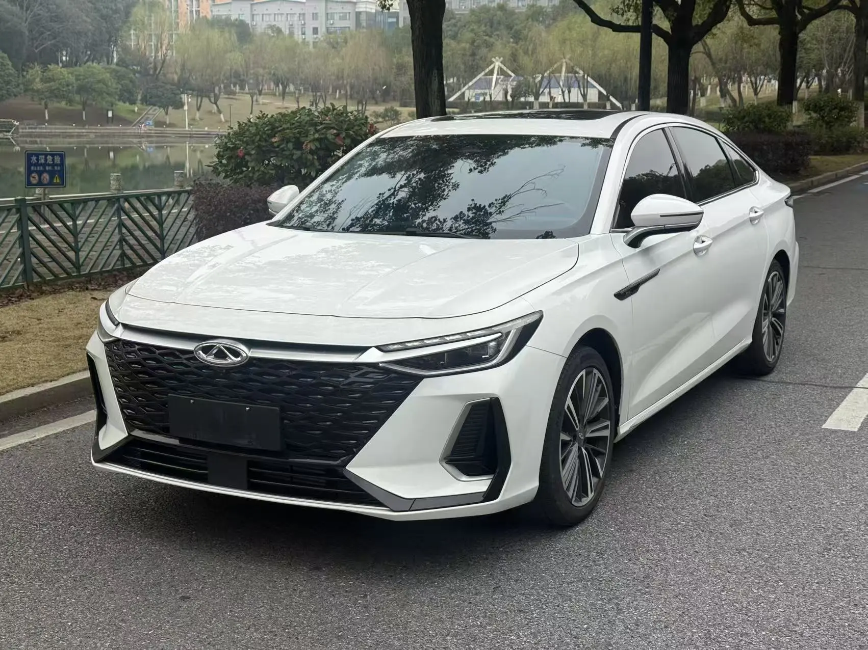 Chery Arrizo 8  из Китая