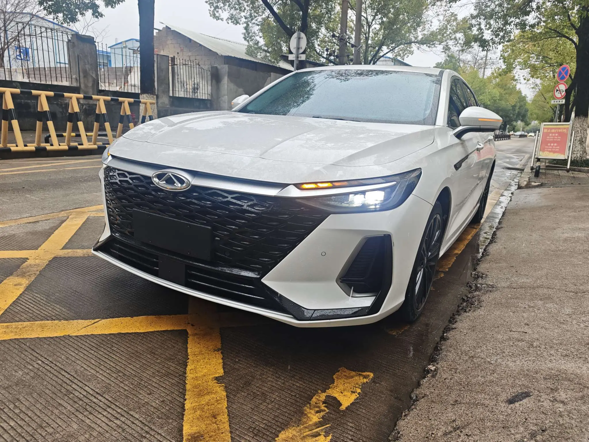 Chery Arrizo 8  из Китая