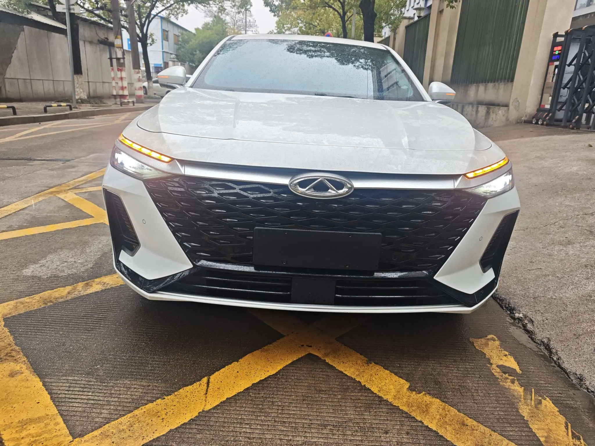 Chery Arrizo 8  из Китая