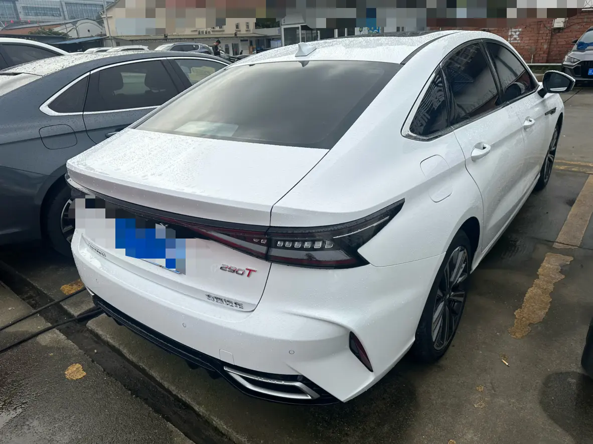 Chery Arrizo 8  из Китая