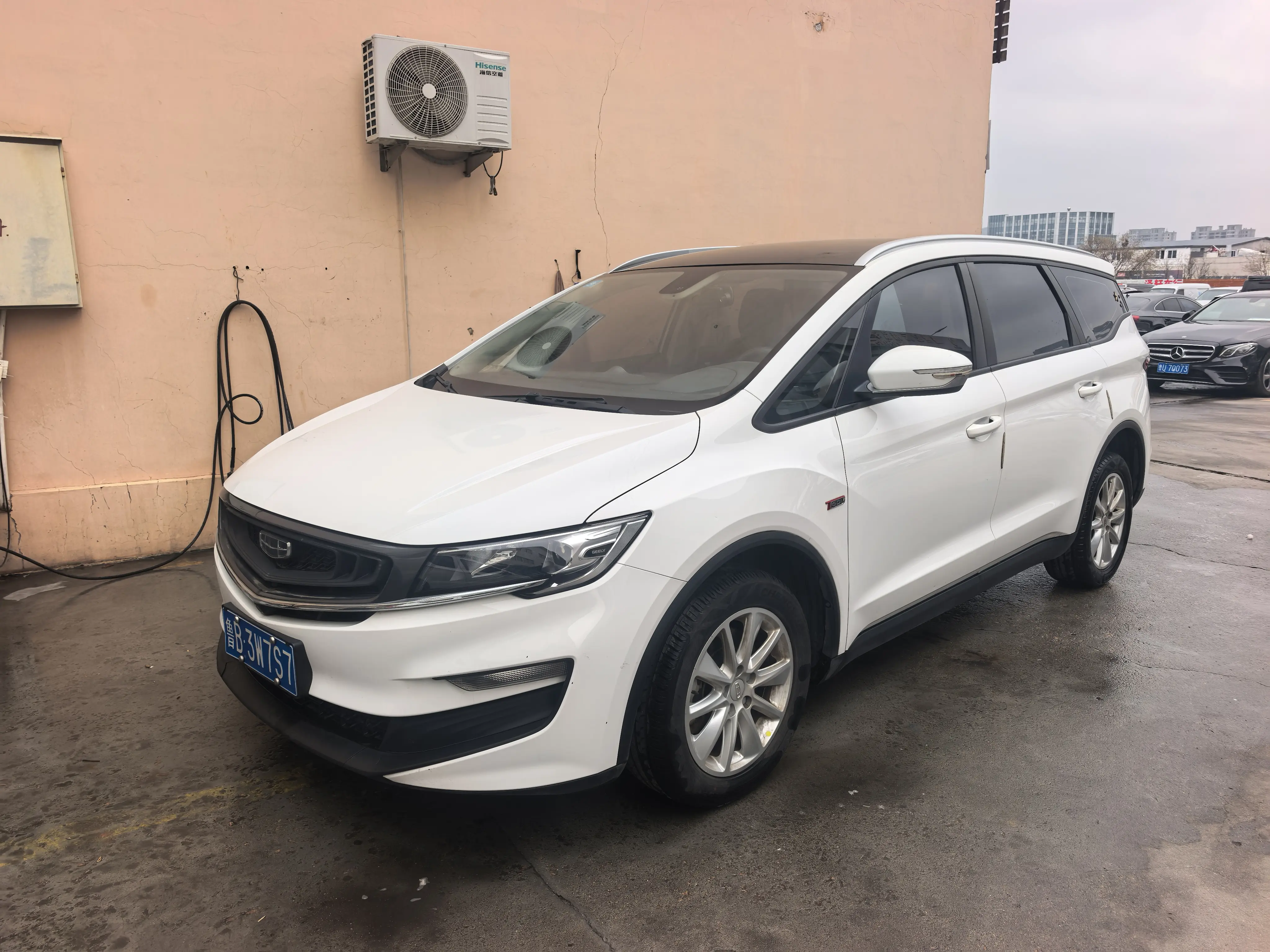 Geely Jiaji  из Китая