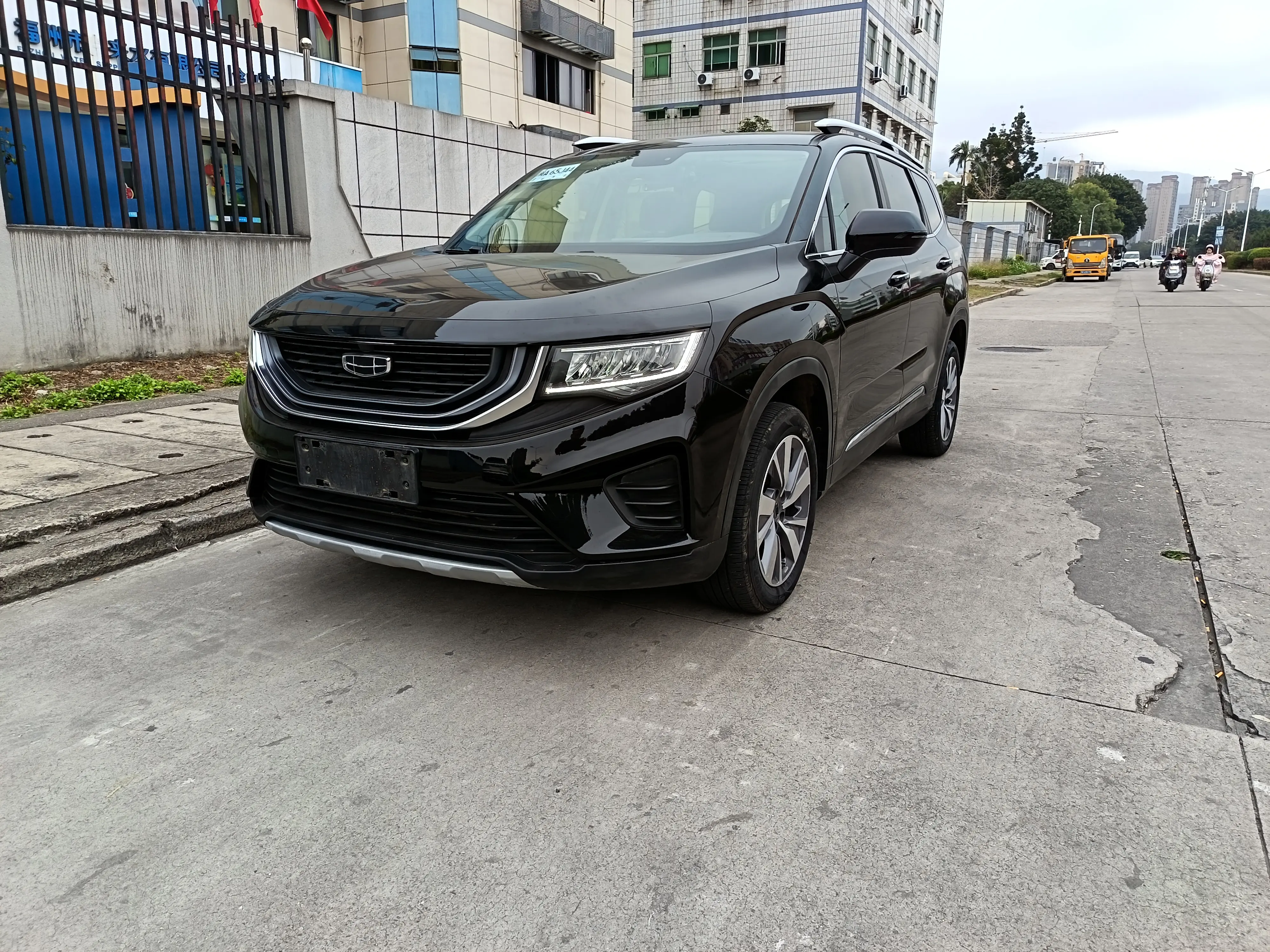 Geely Okavango  из Китая