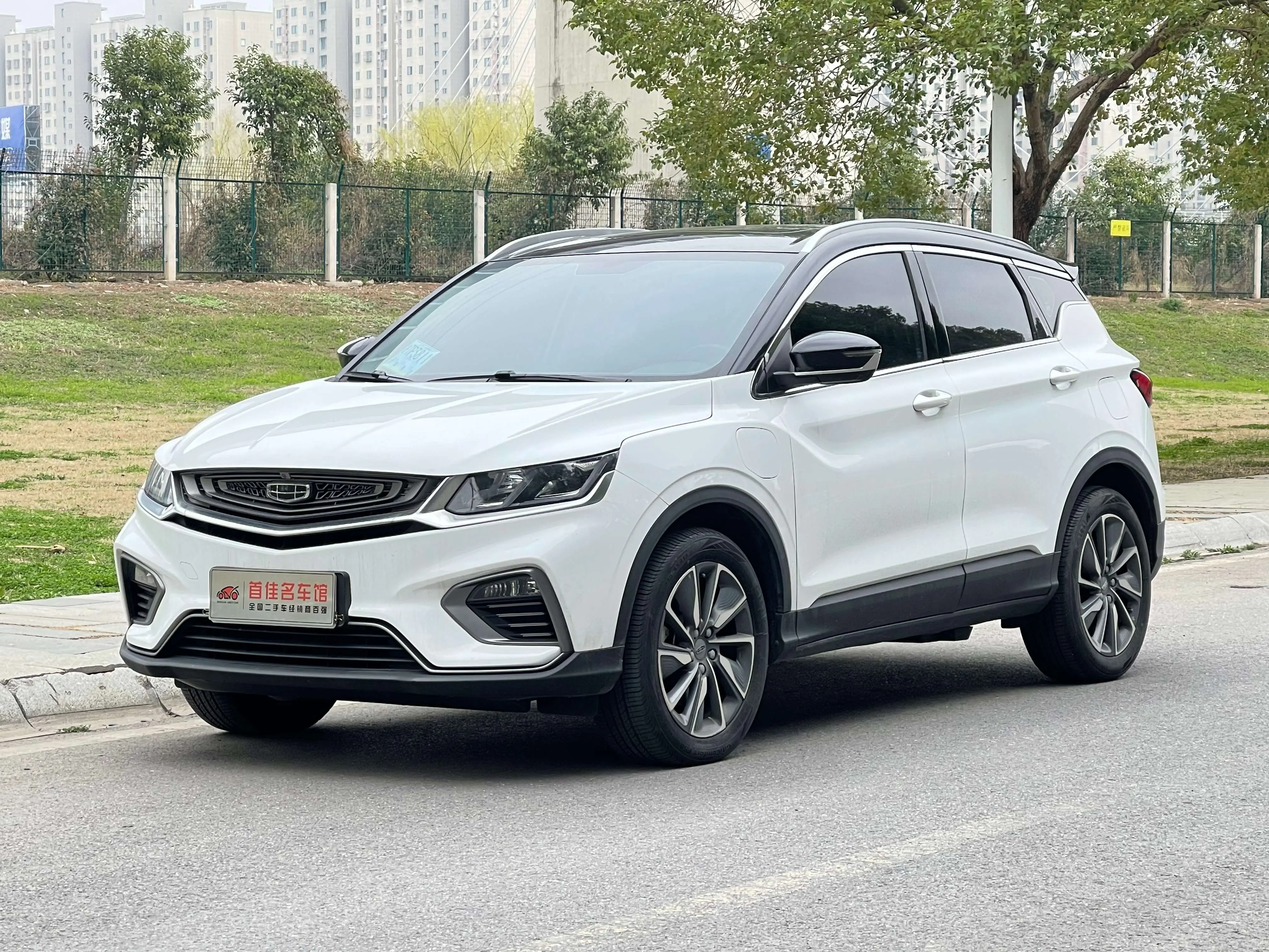 Geely Binyue PHEV  из Китая