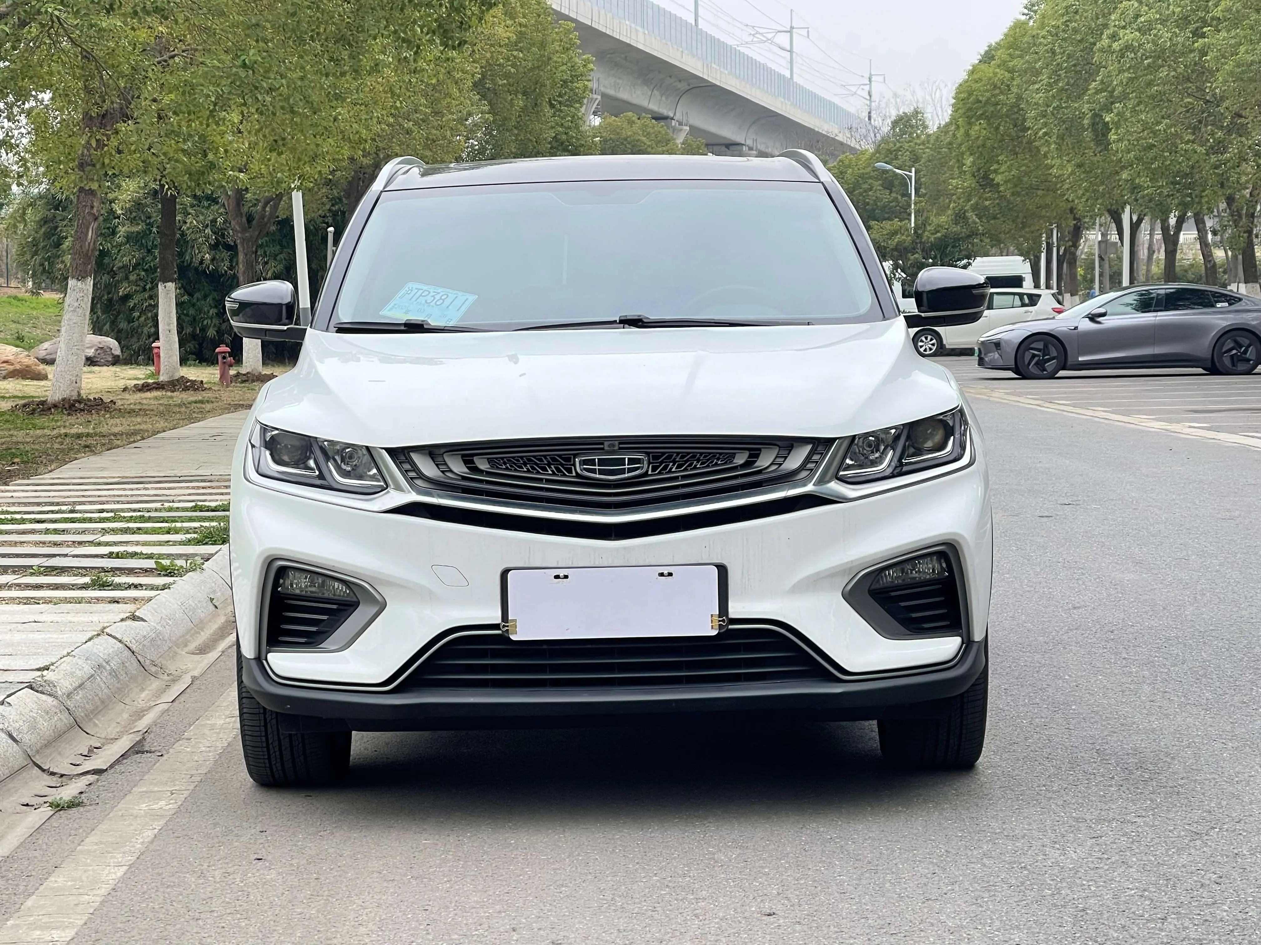 Geely Binyue PHEV  из Китая