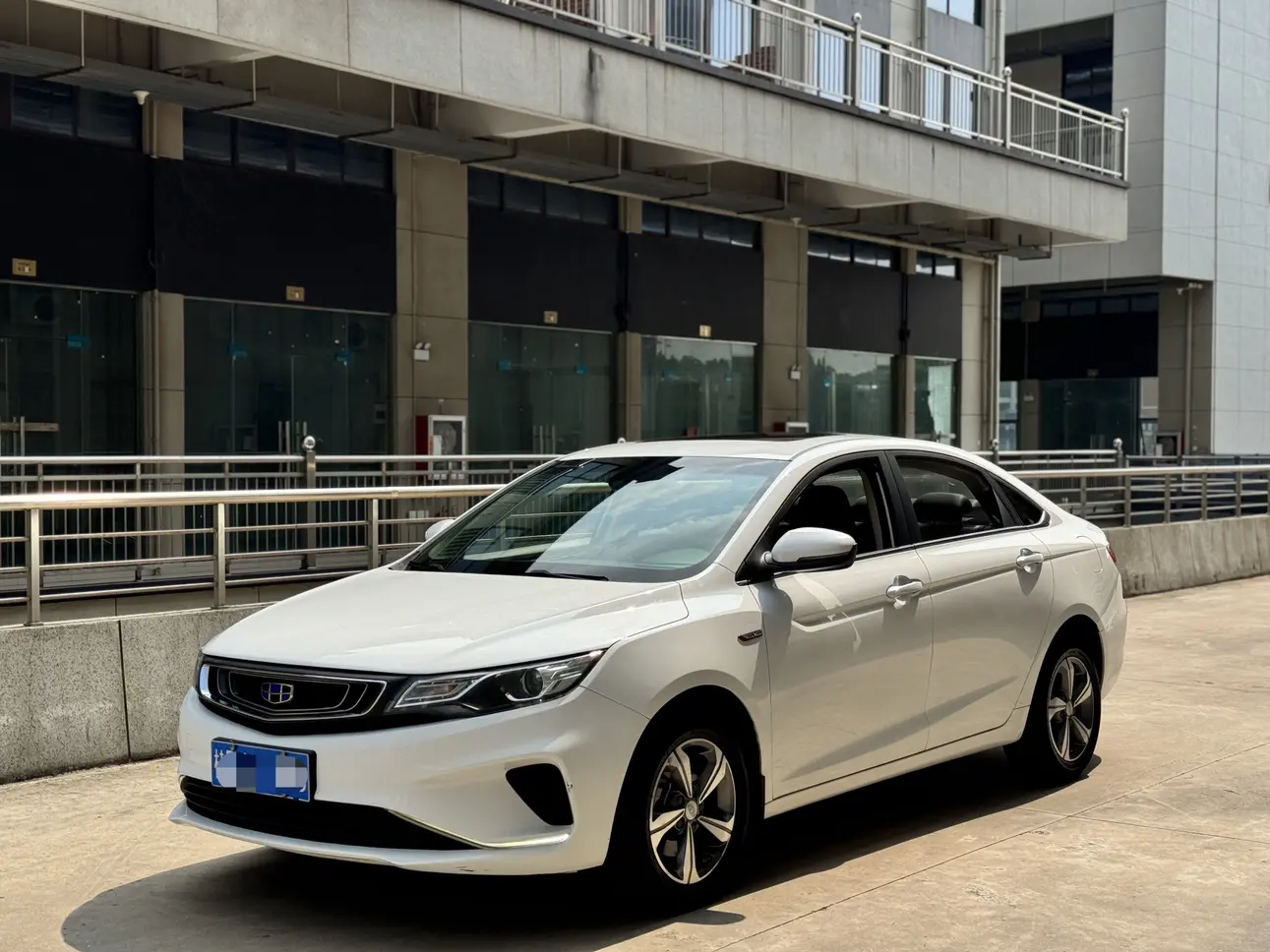 Geely Emgrand GL  из Китая