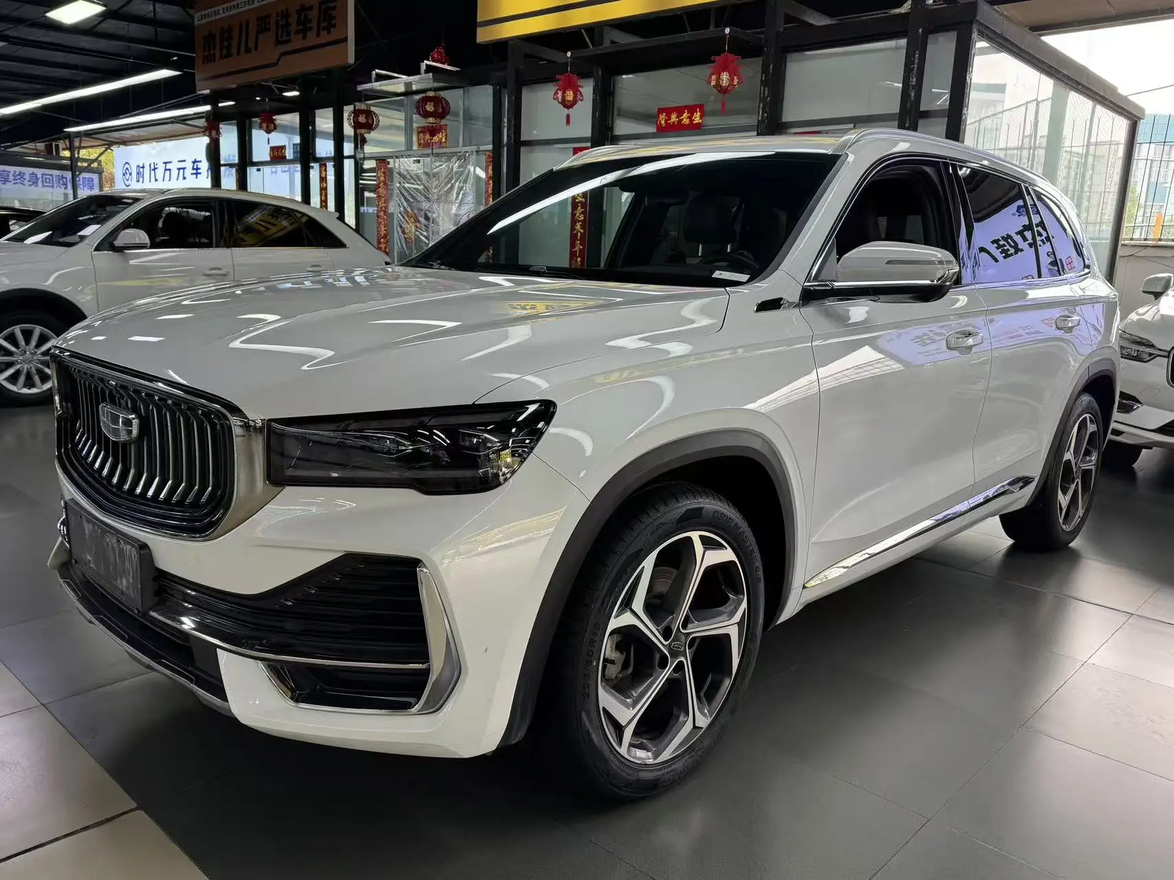 Geely Monjaro (Xingyue L)  из Китая