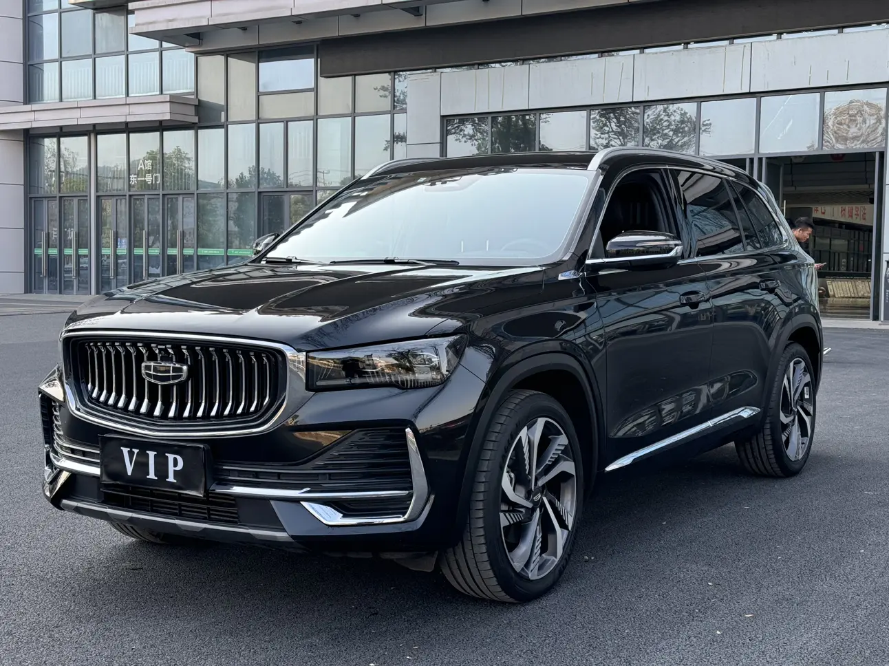 Geely Monjaro (Xingyue L)  из Китая