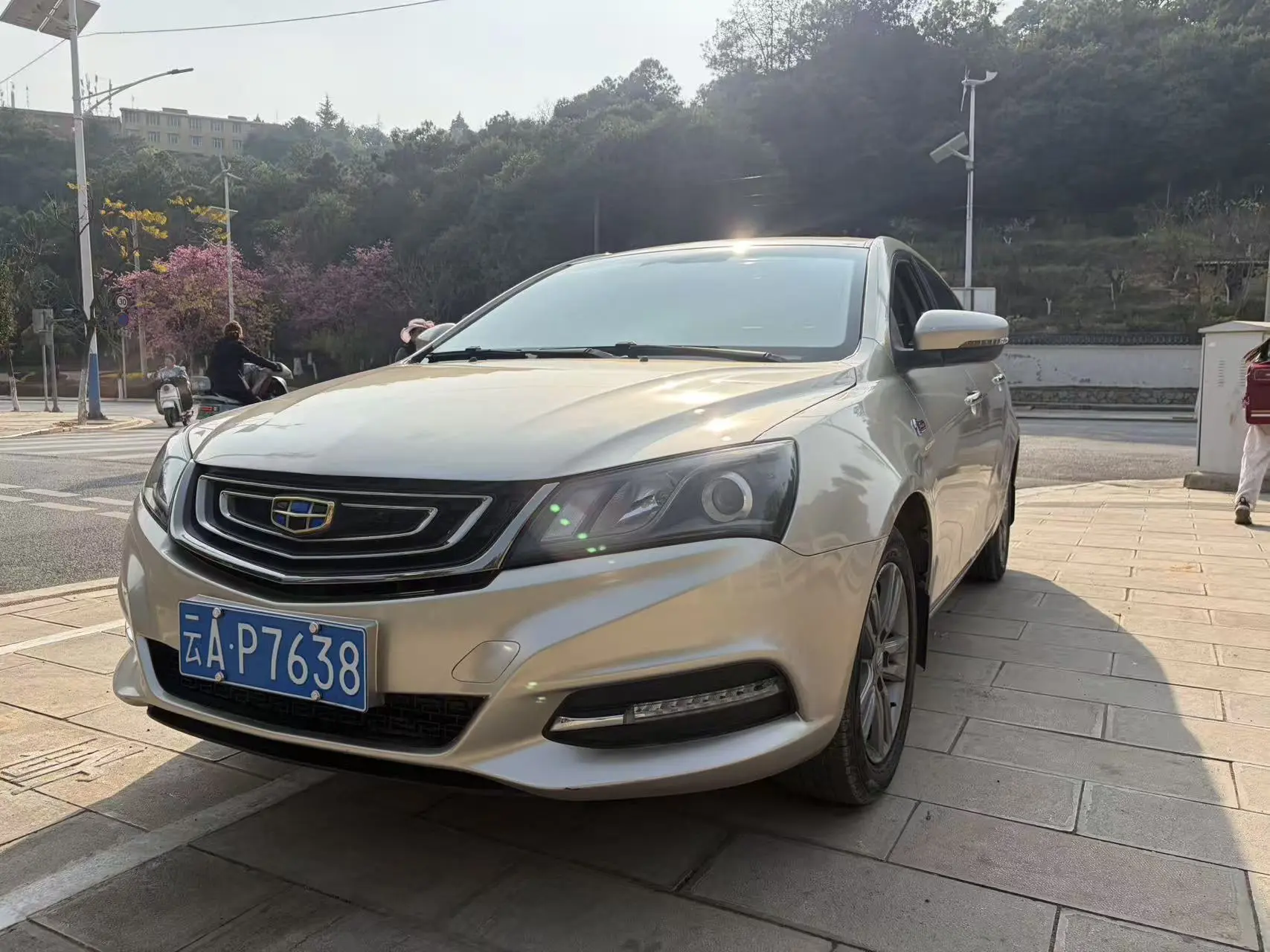 Geely Emgrand  из Китая
