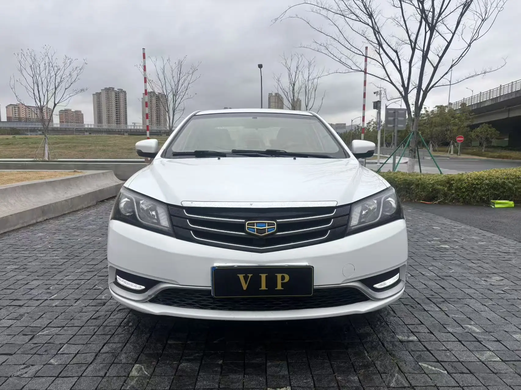 Geely Emgrand  из Китая