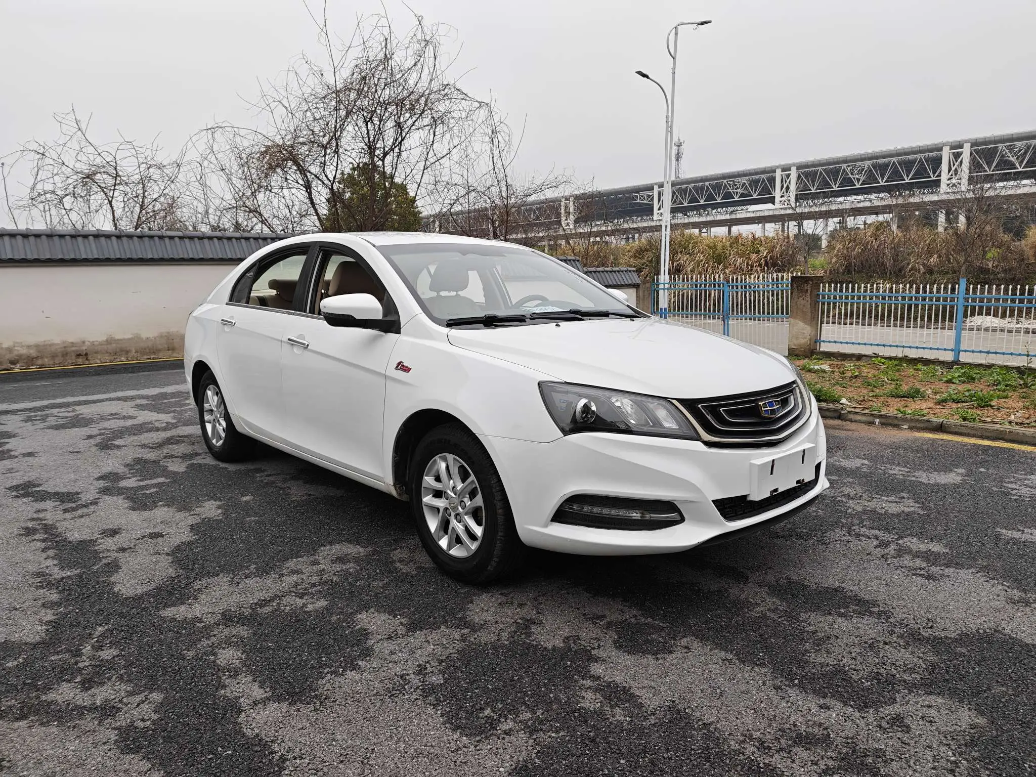 Geely Emgrand  из Китая
