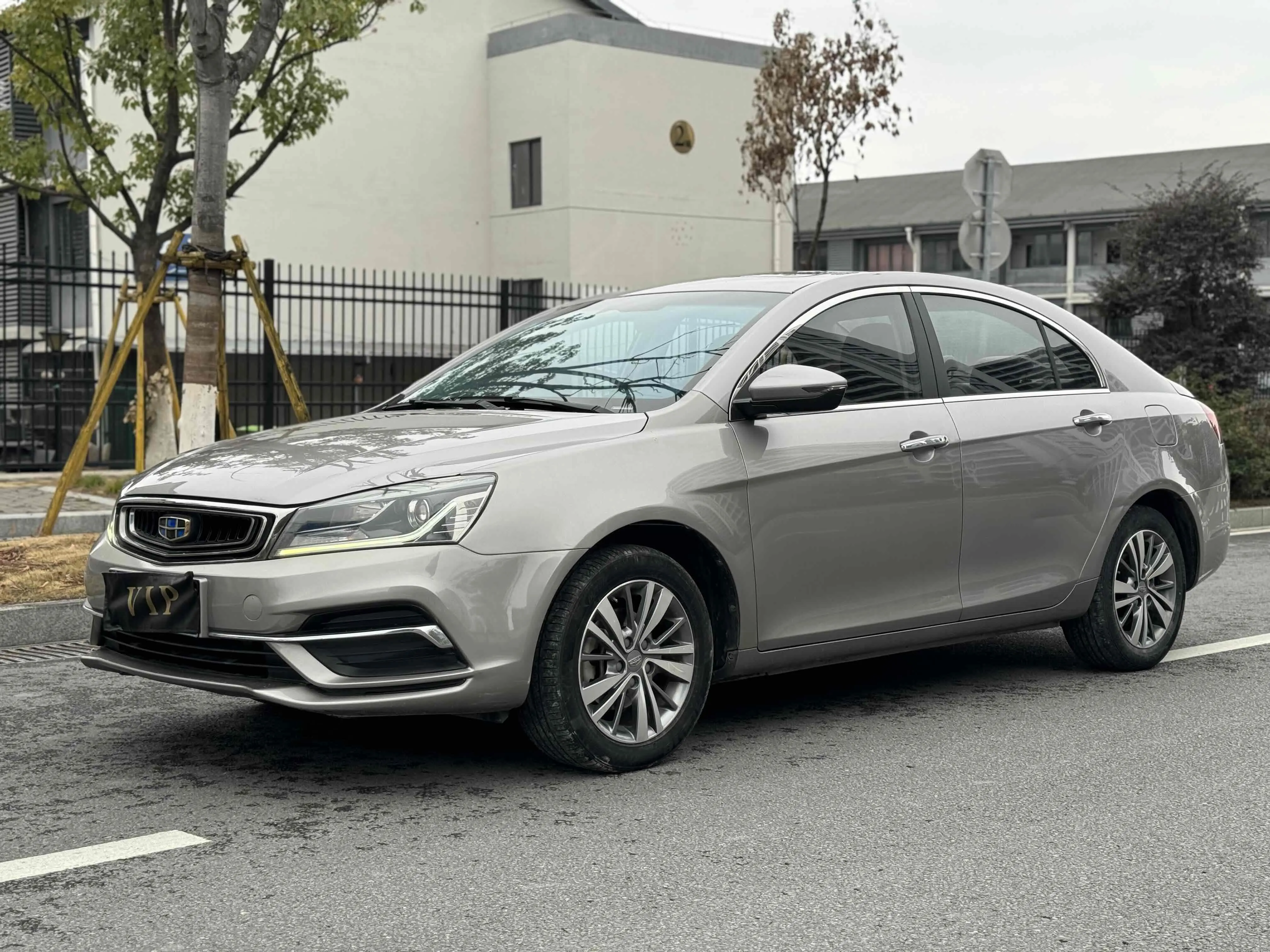 Geely Emgrand  из Китая