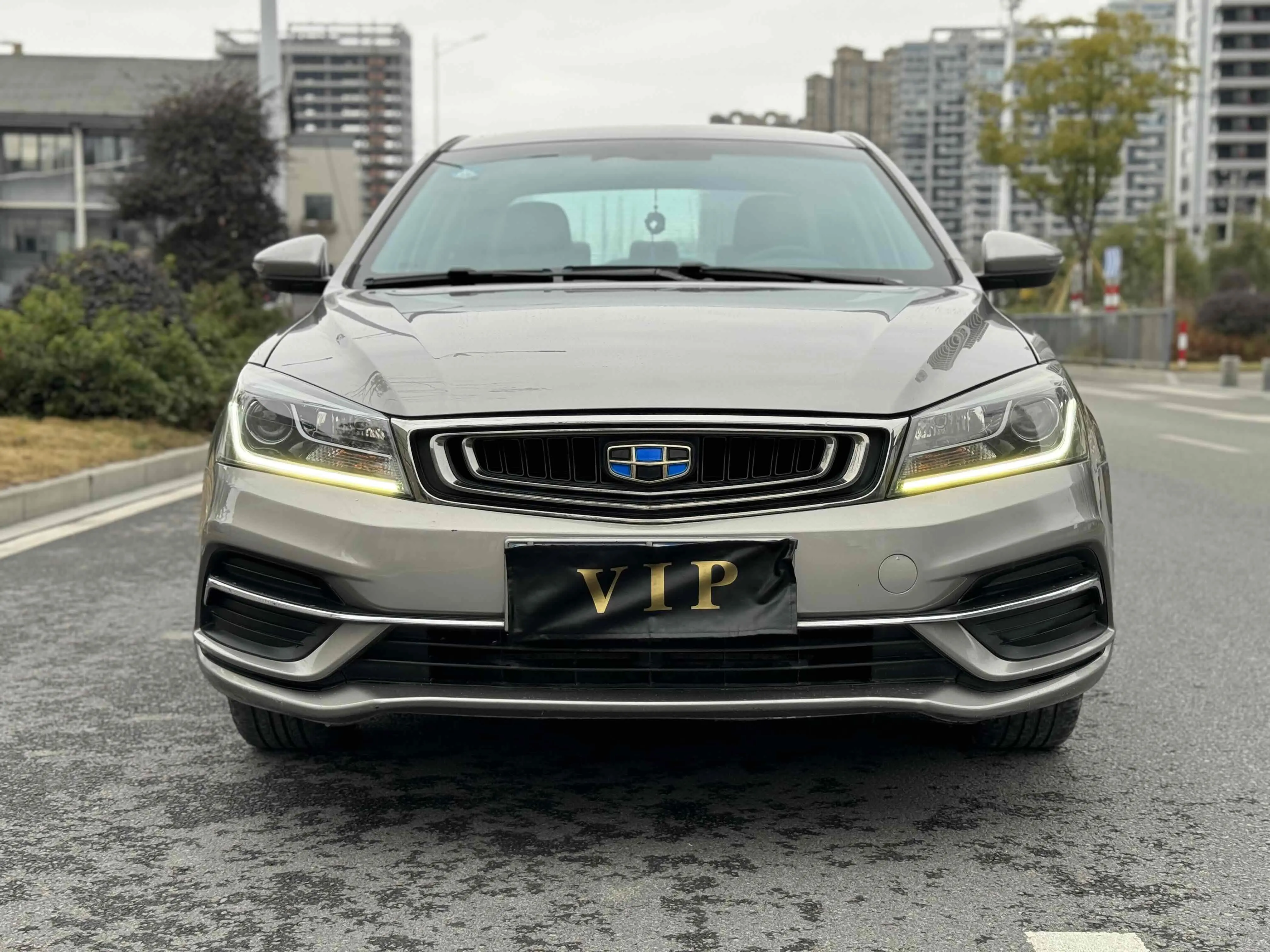 Geely Emgrand  из Китая