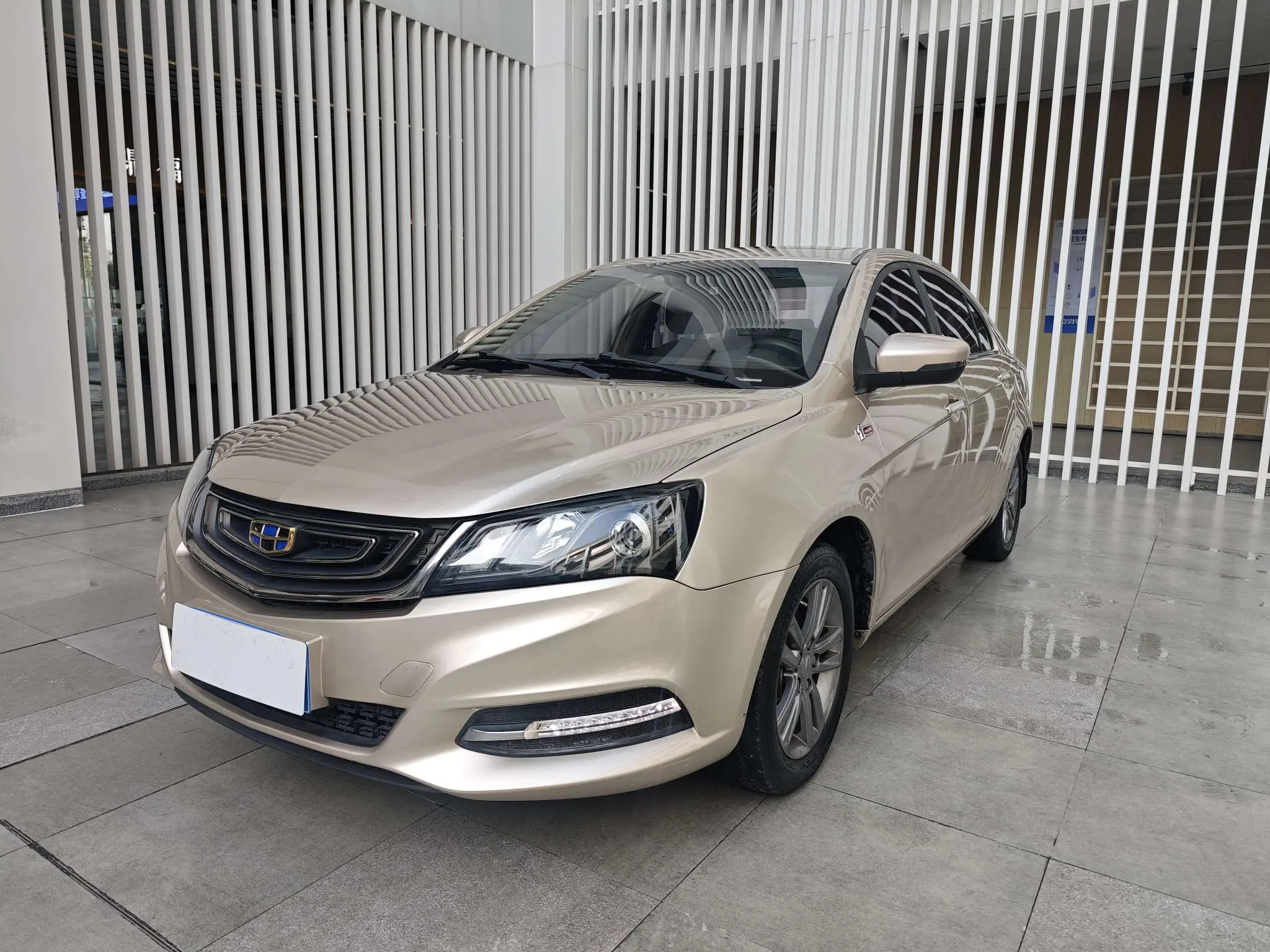 Geely Emgrand  из Китая