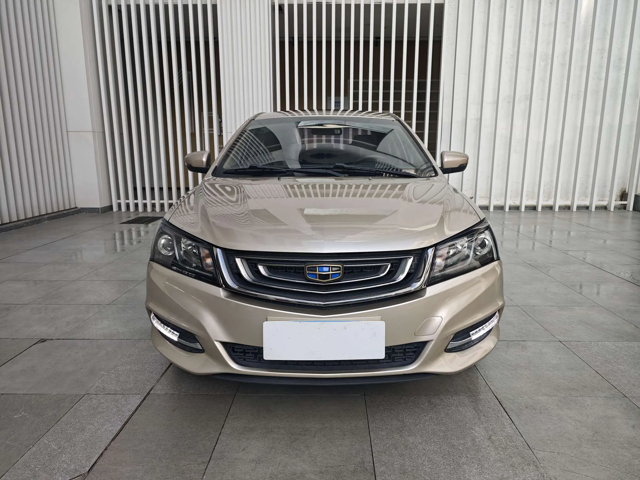 Geely Emgrand  из Китая