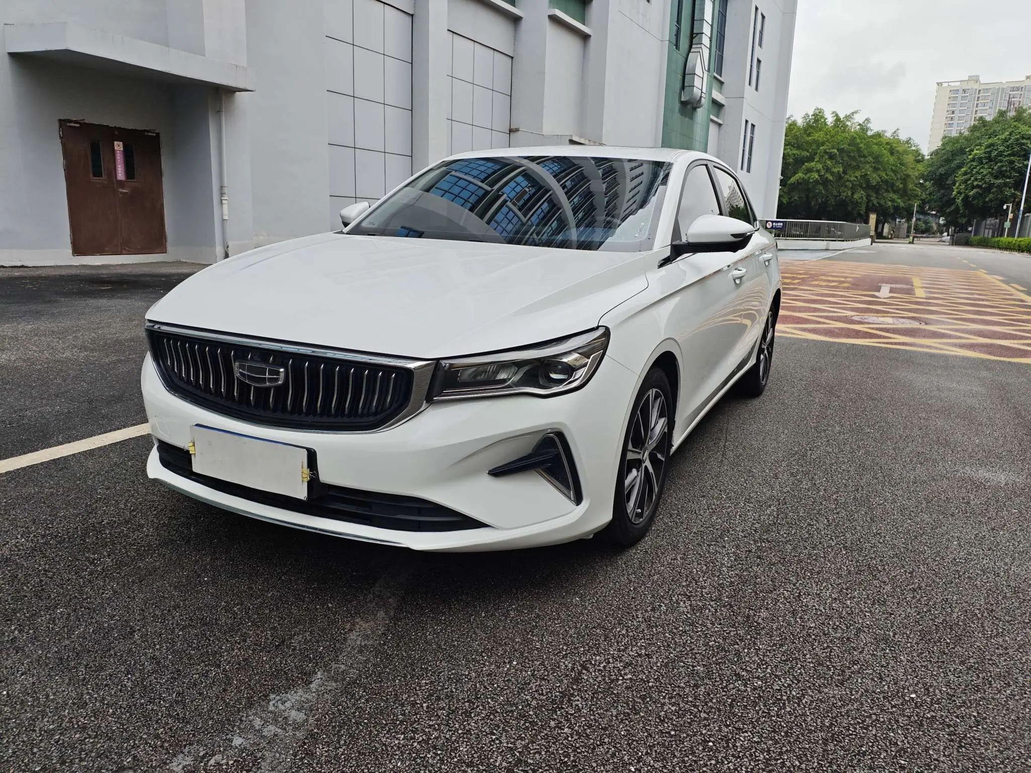 Geely Emgrand  из Китая