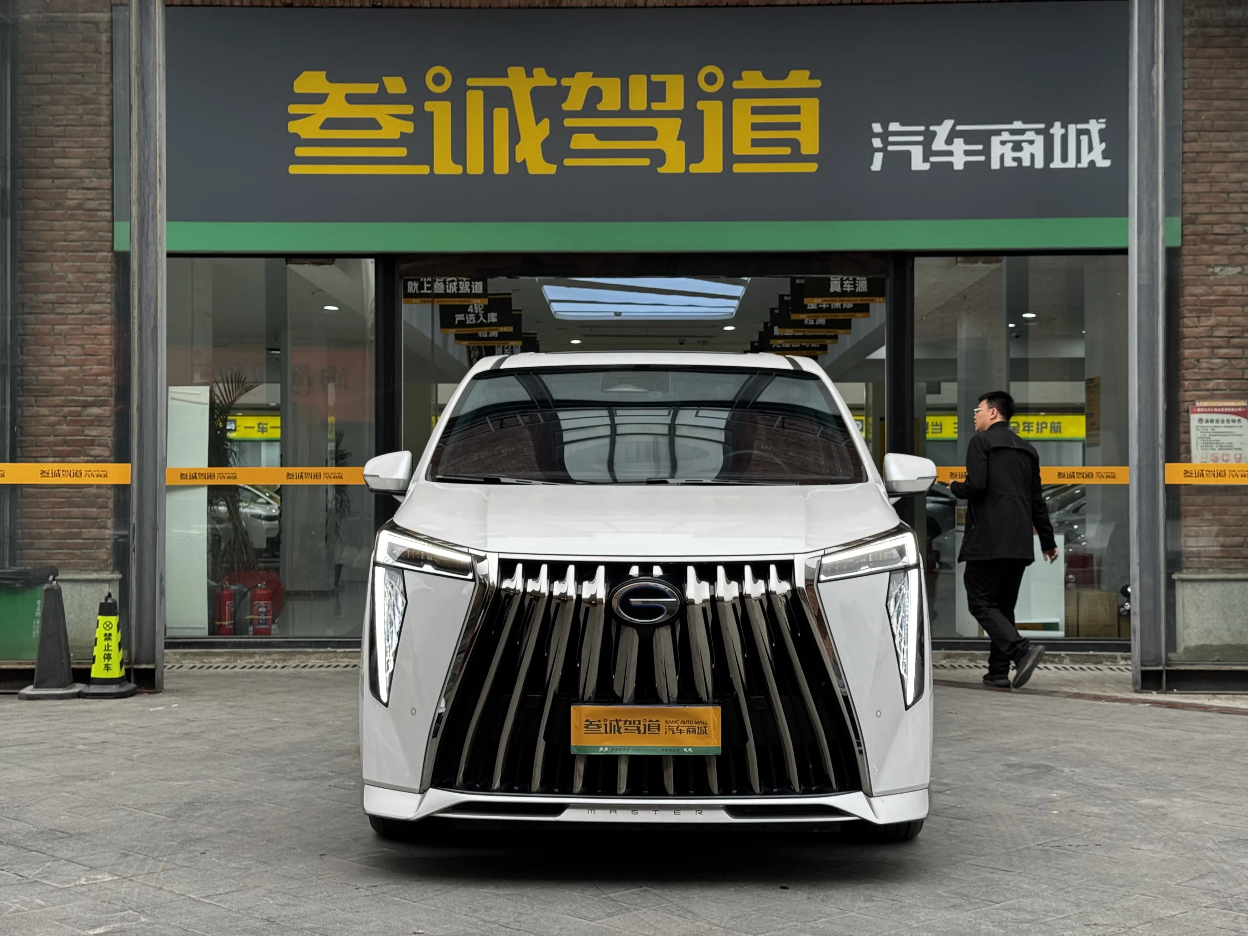 GAC Trumpchi M8  из Китая