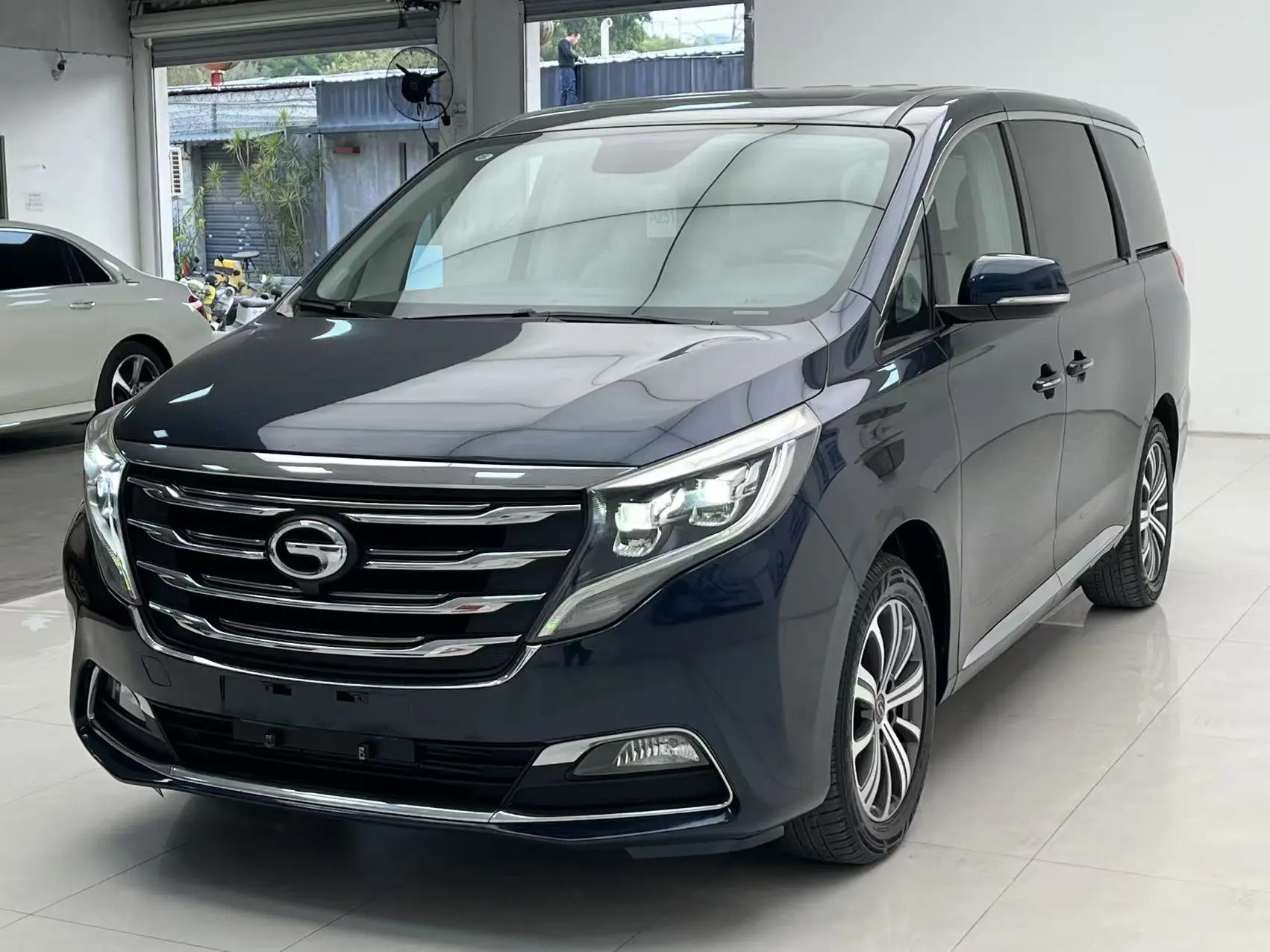 GAC Trumpchi M8  из Китая