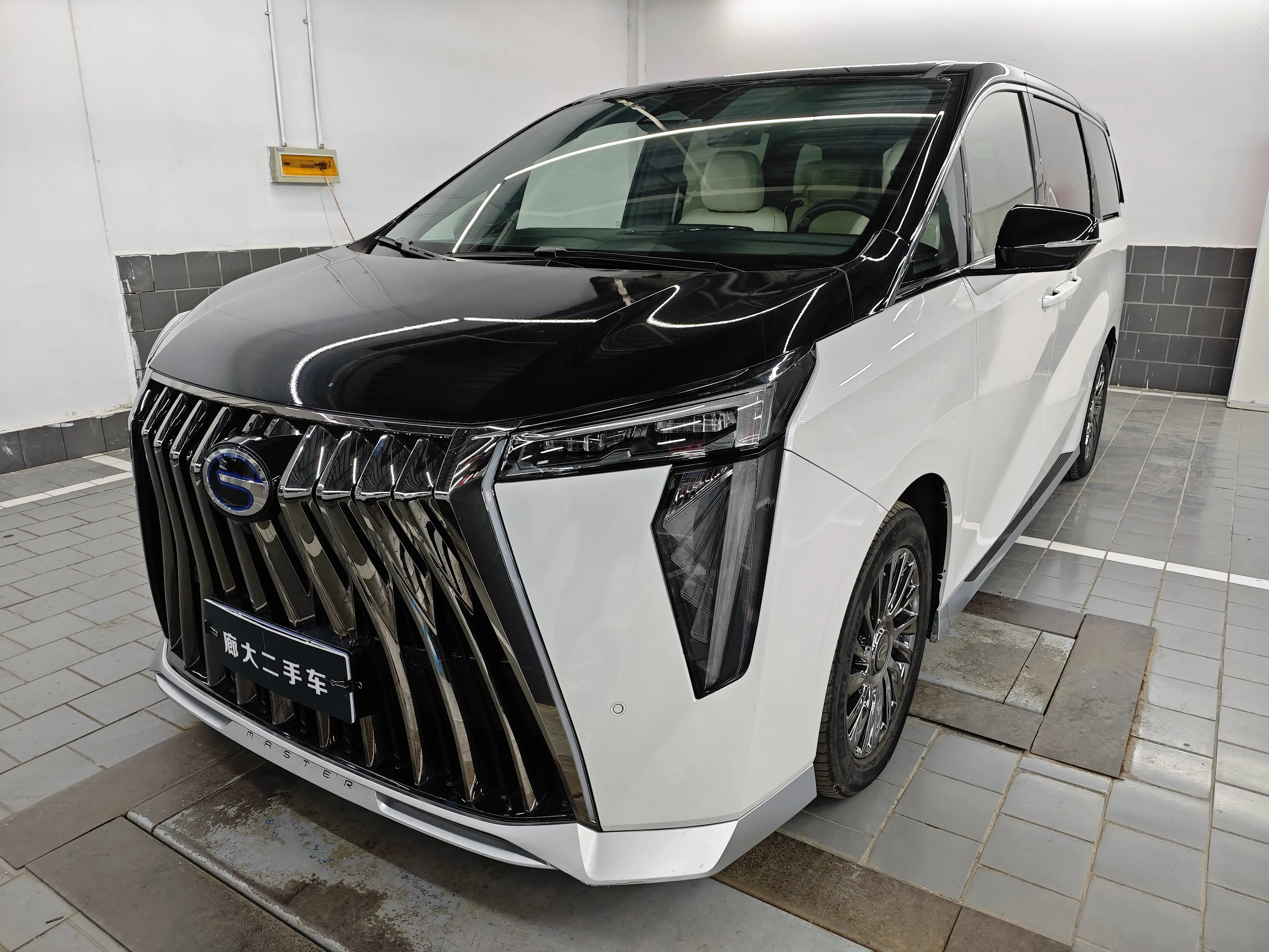 GAC Trumpchi M8  из Китая