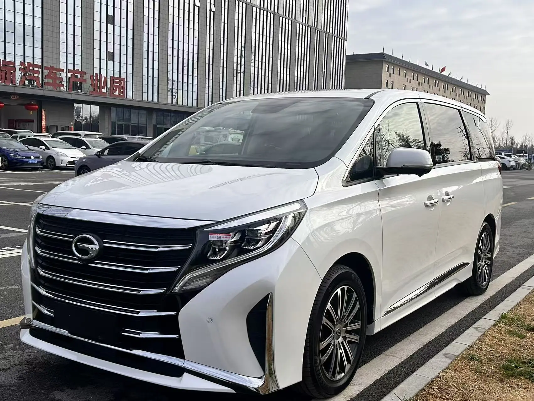 GAC Trumpchi M8  из Китая