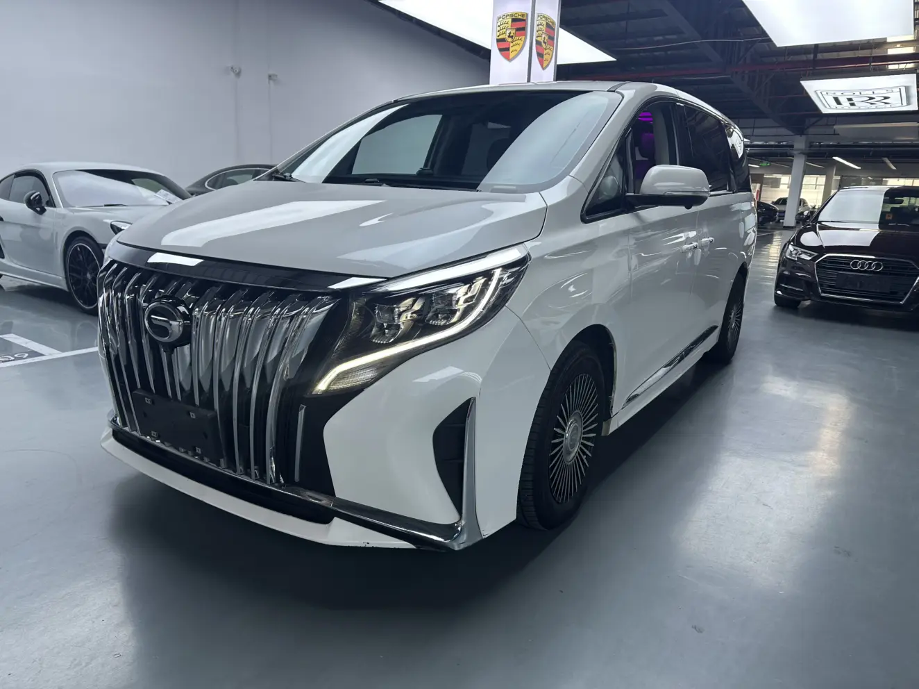 GAC Trumpchi M8  из Китая