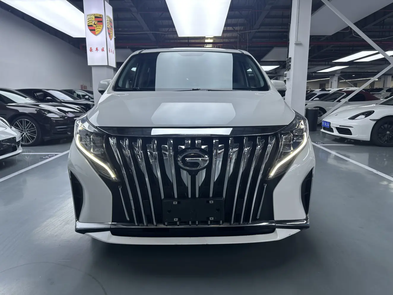 GAC Trumpchi M8  из Китая