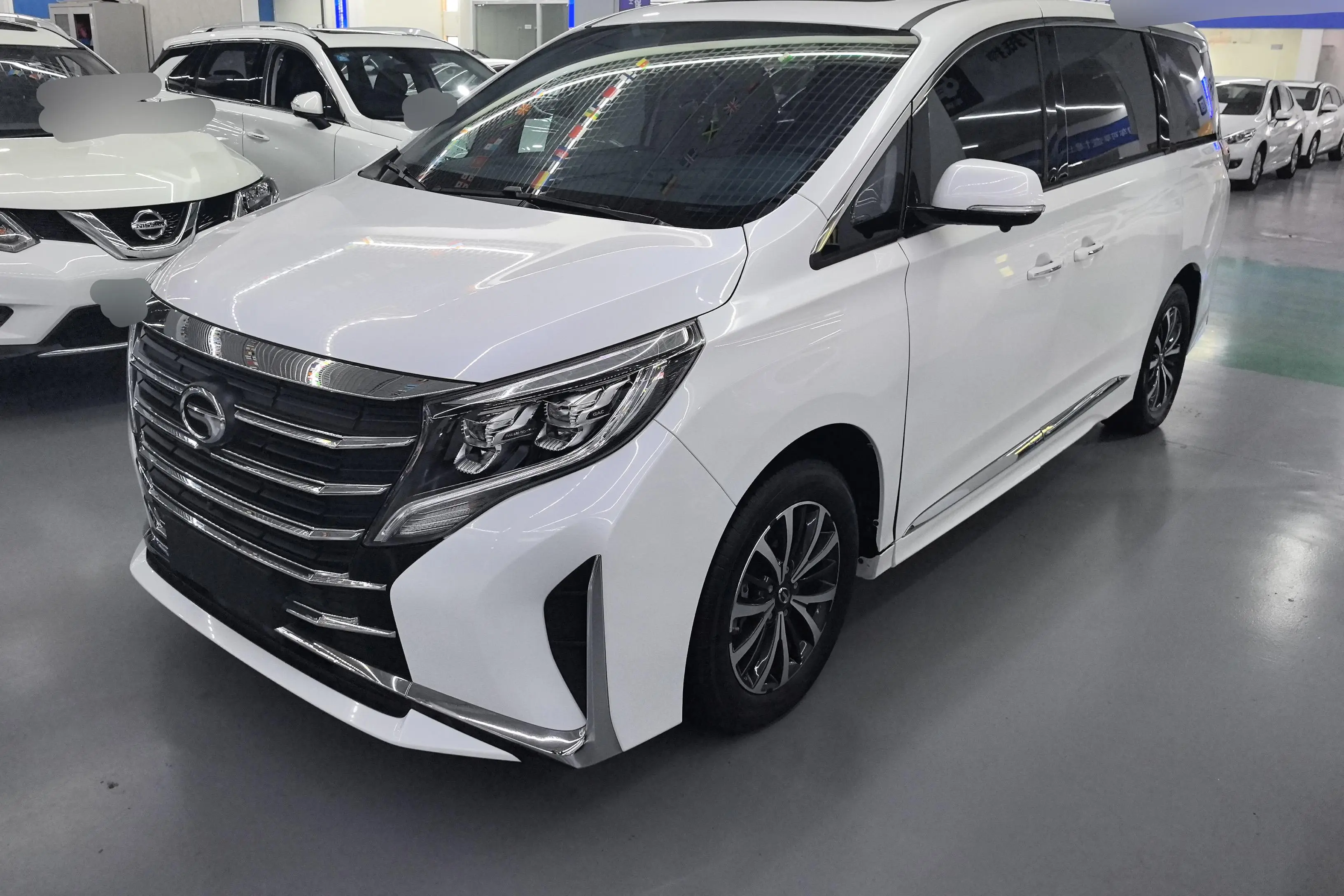 GAC Trumpchi M8  из Китая