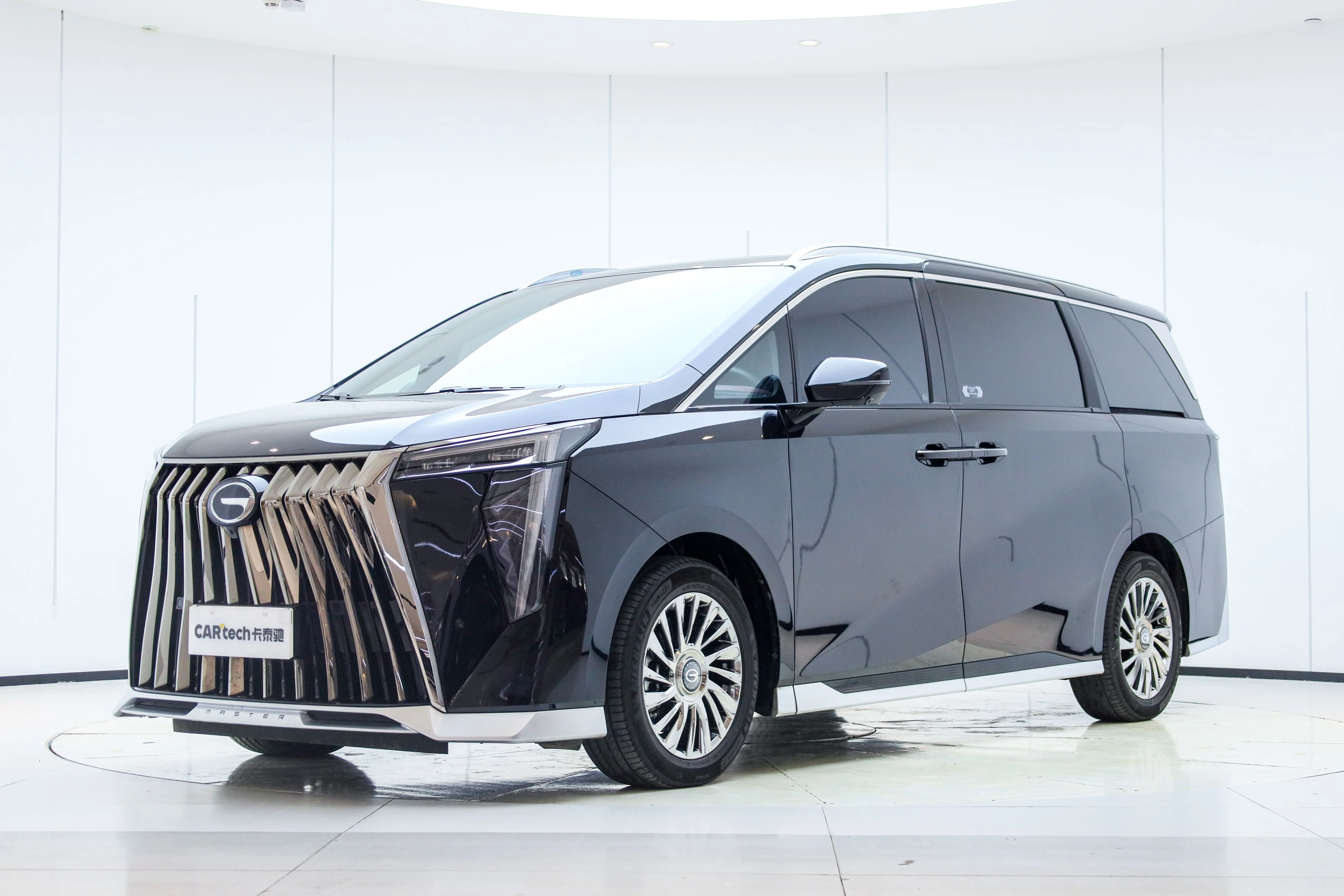 GAC Trumpchi M8  из Китая