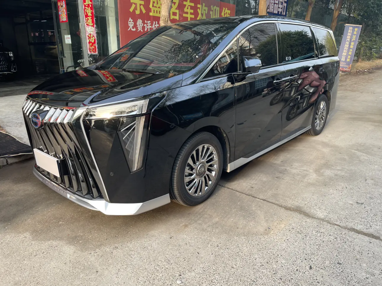GAC Trumpchi M8  из Китая