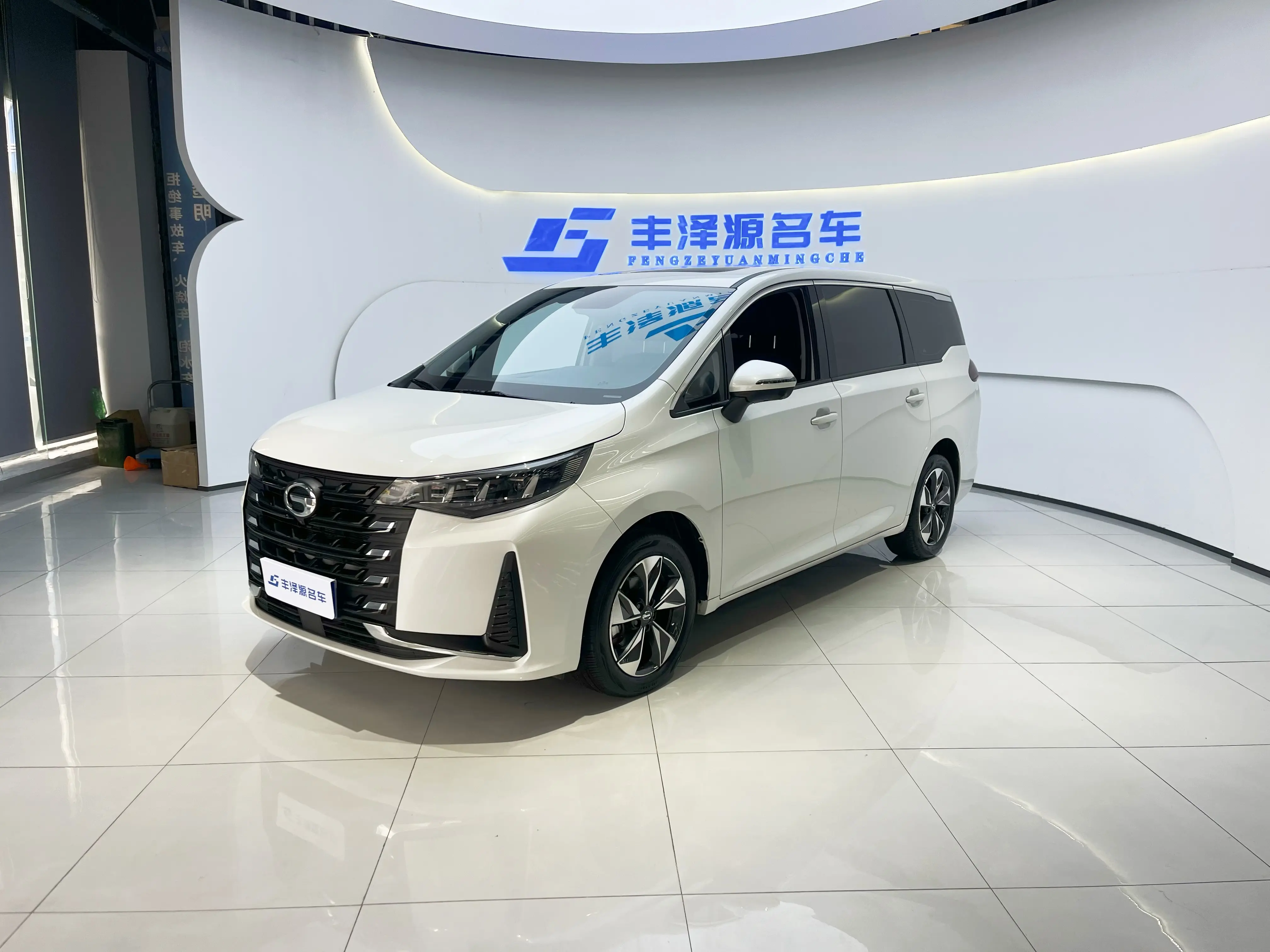 GAC Trumpchi M6  из Китая