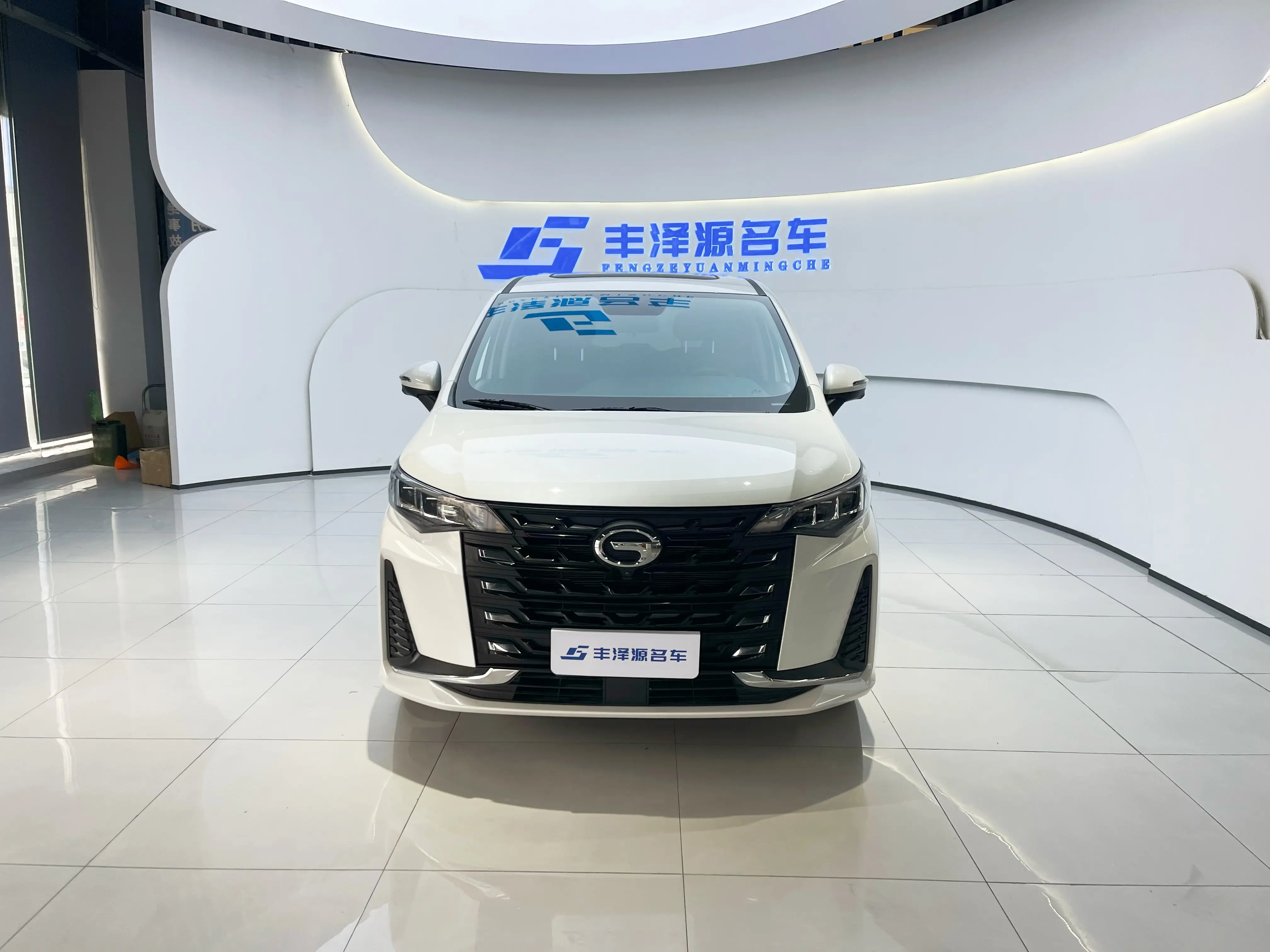 GAC Trumpchi M6  из Китая