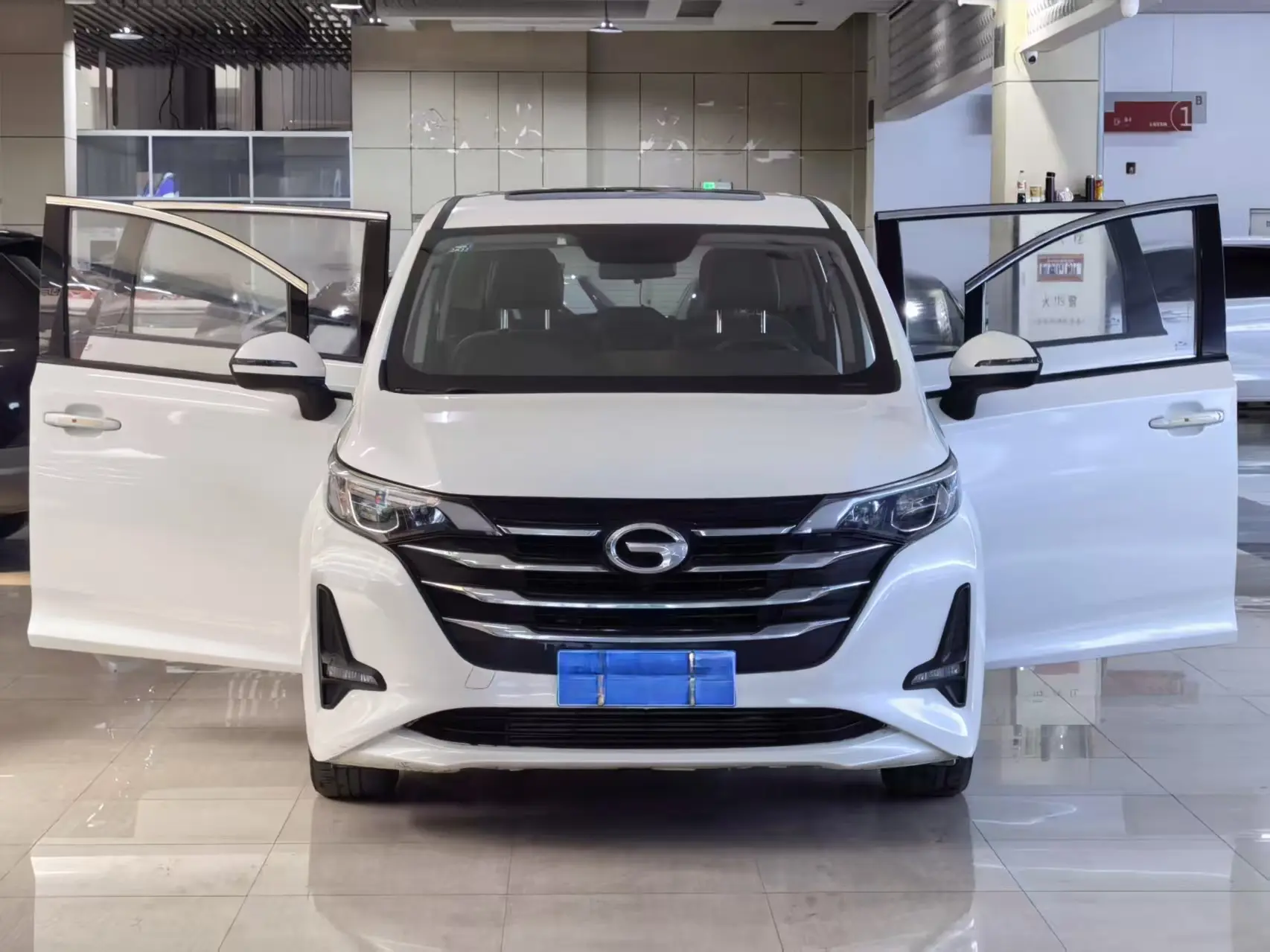 GAC Trumpchi M6  из Китая