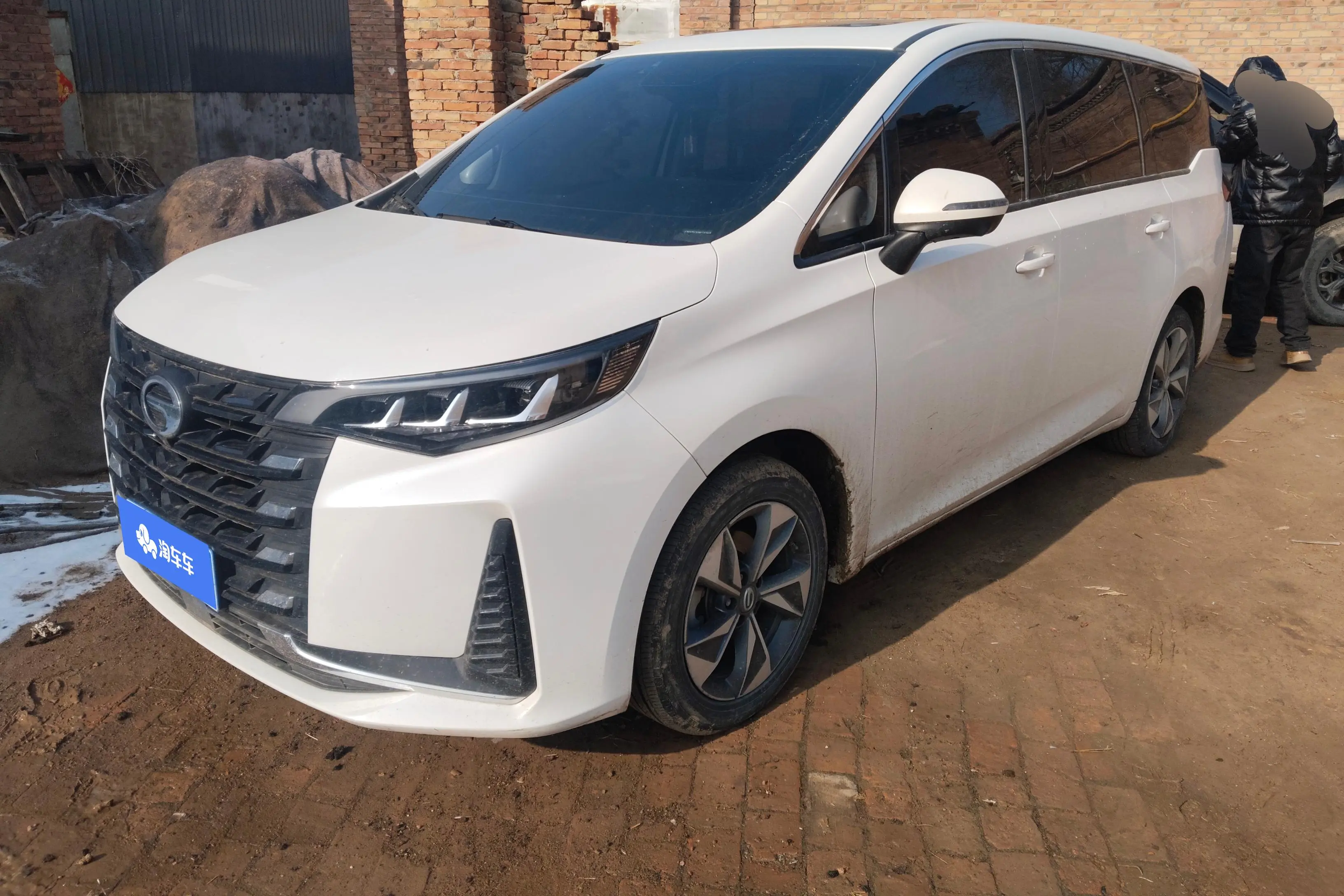 GAC Trumpchi M6  из Китая