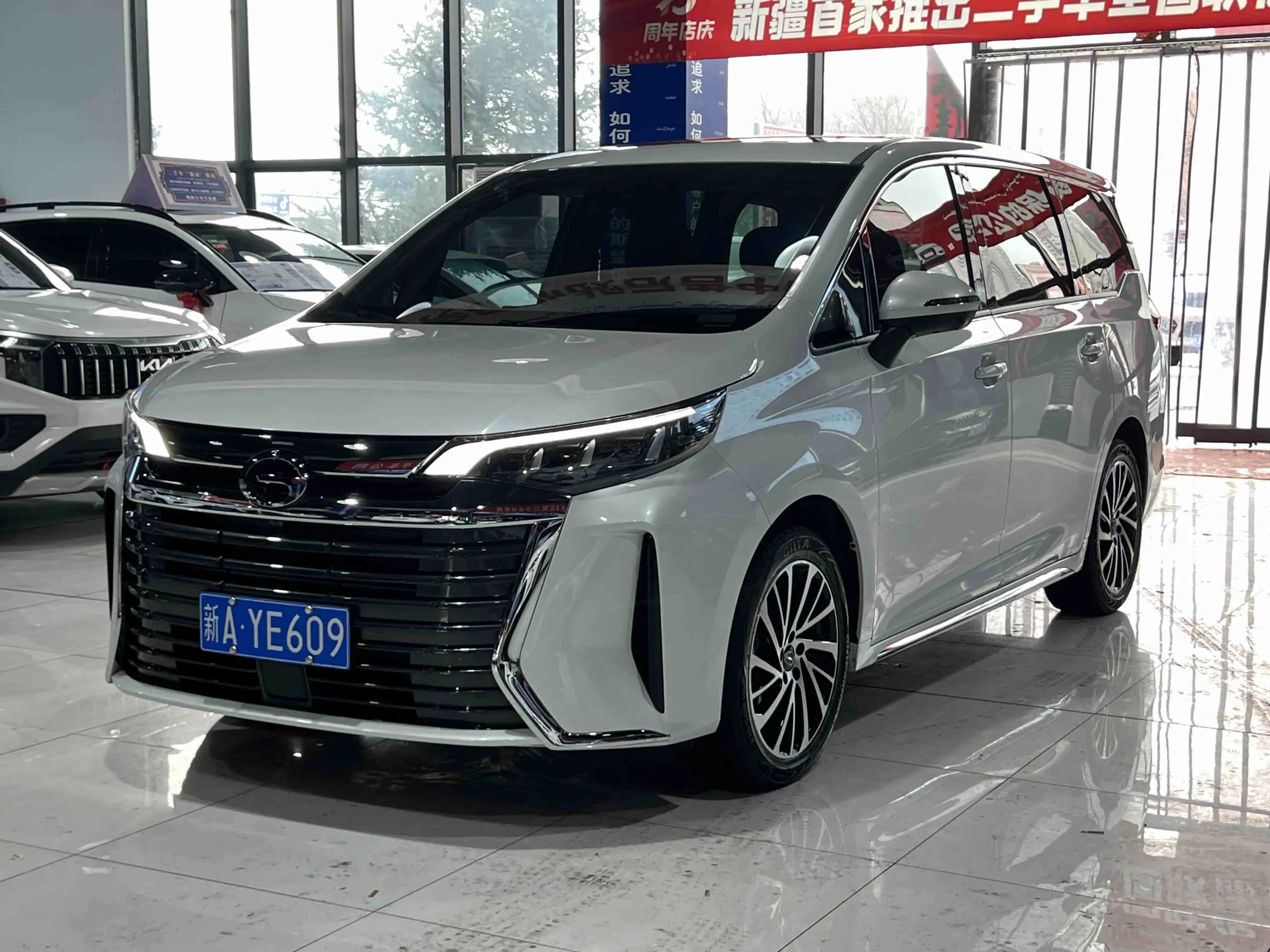 GAC Trumpchi M6  из Китая