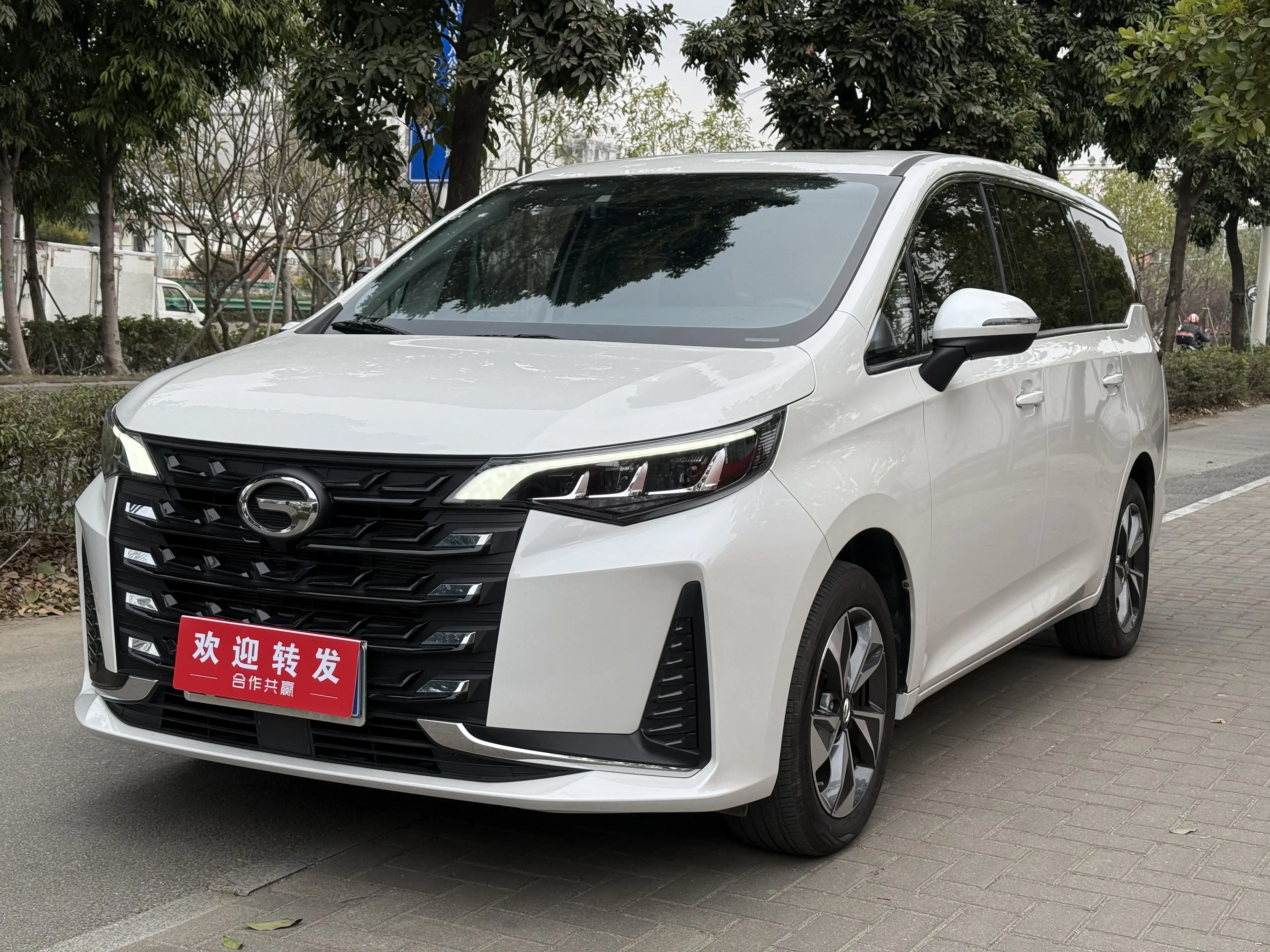 GAC Trumpchi M6  из Китая