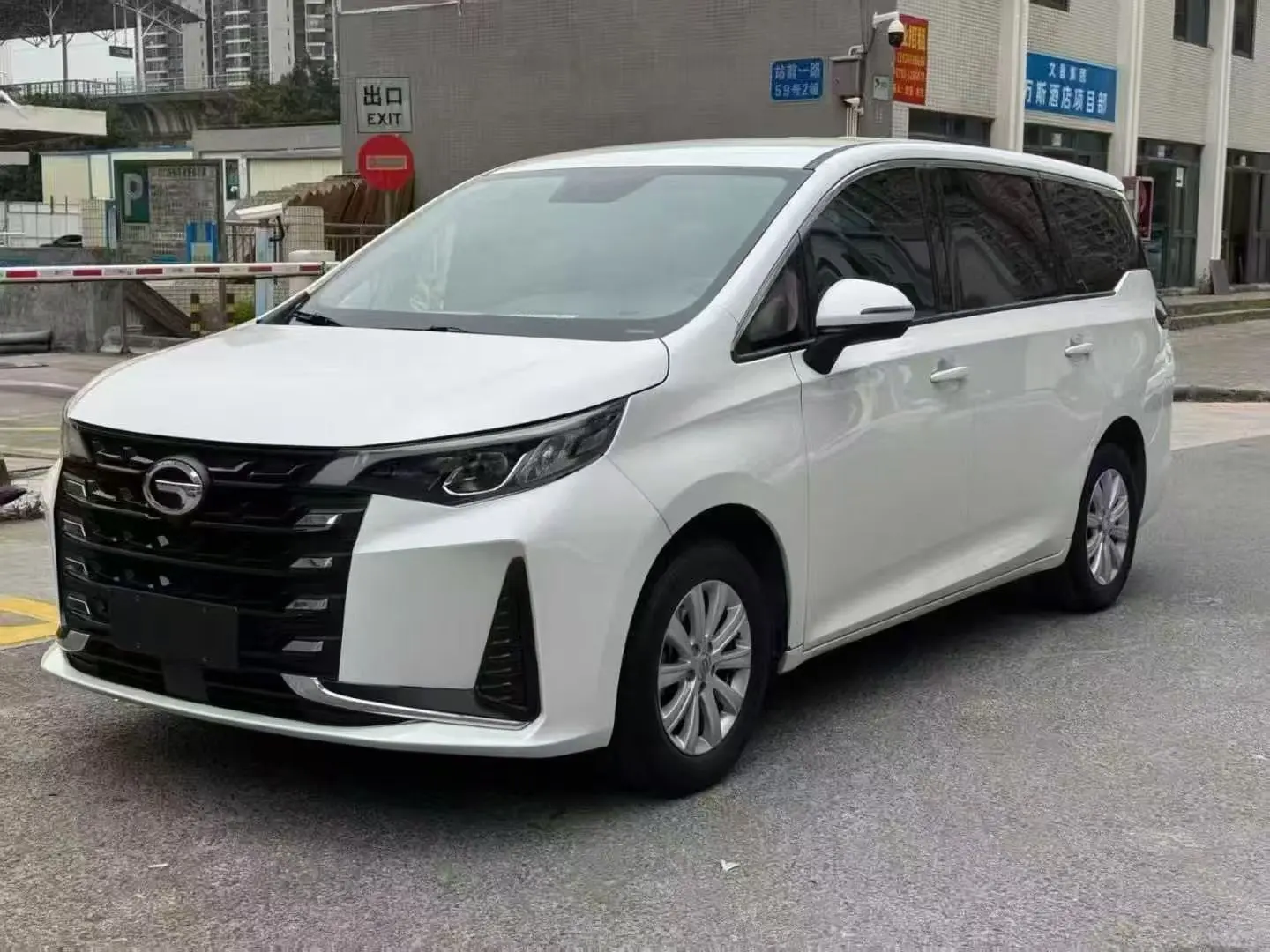 GAC Trumpchi M6  из Китая