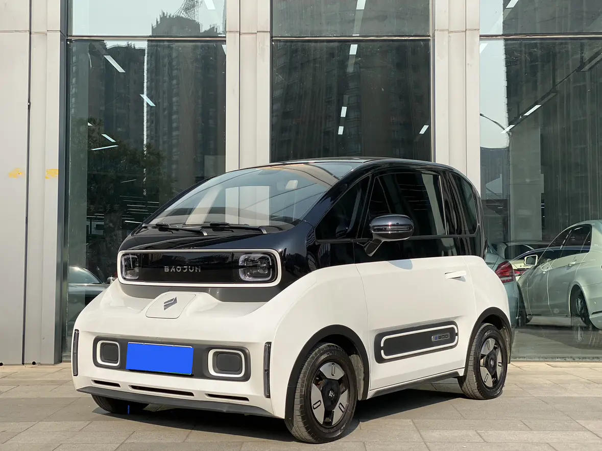 Baojun E300  из Китая