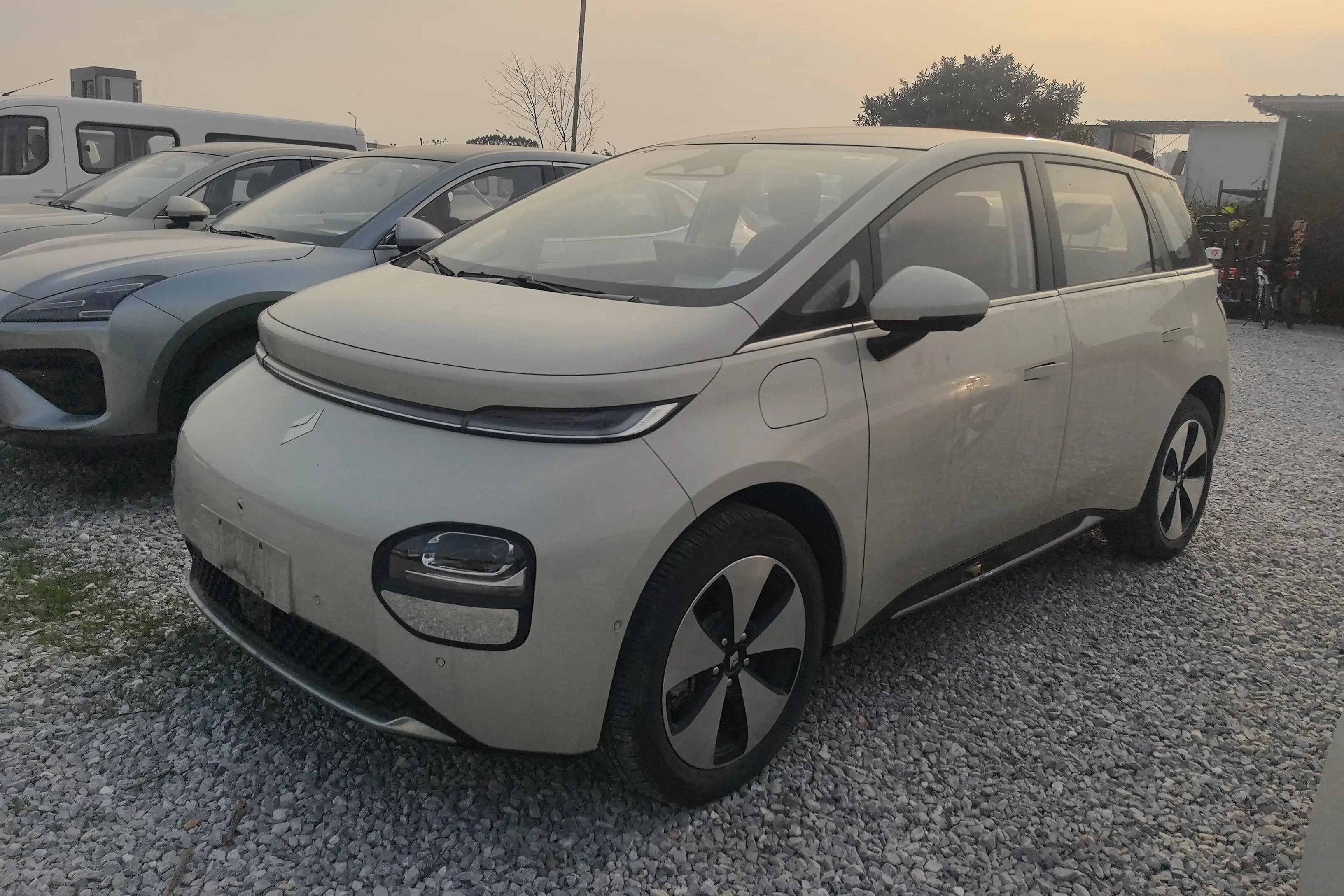 Baojun Clouds  из Китая